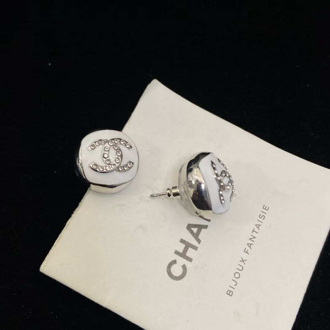 CHANE1 ダブルC スタッドピアス【 50%割引+送料無料】