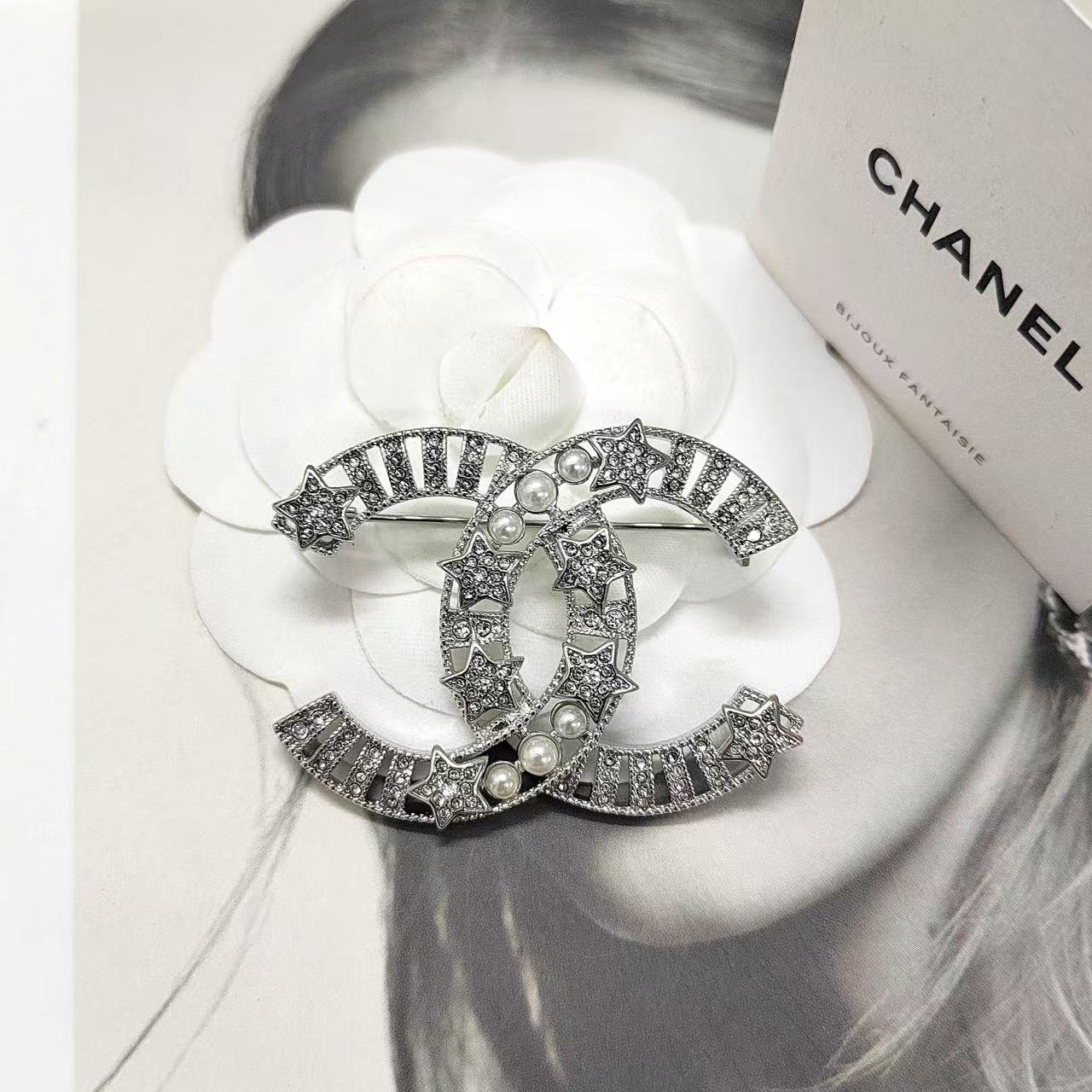 CHANE1 ダブルC ダイヤモンド パール ブローチ【 50%割引+送料無料】