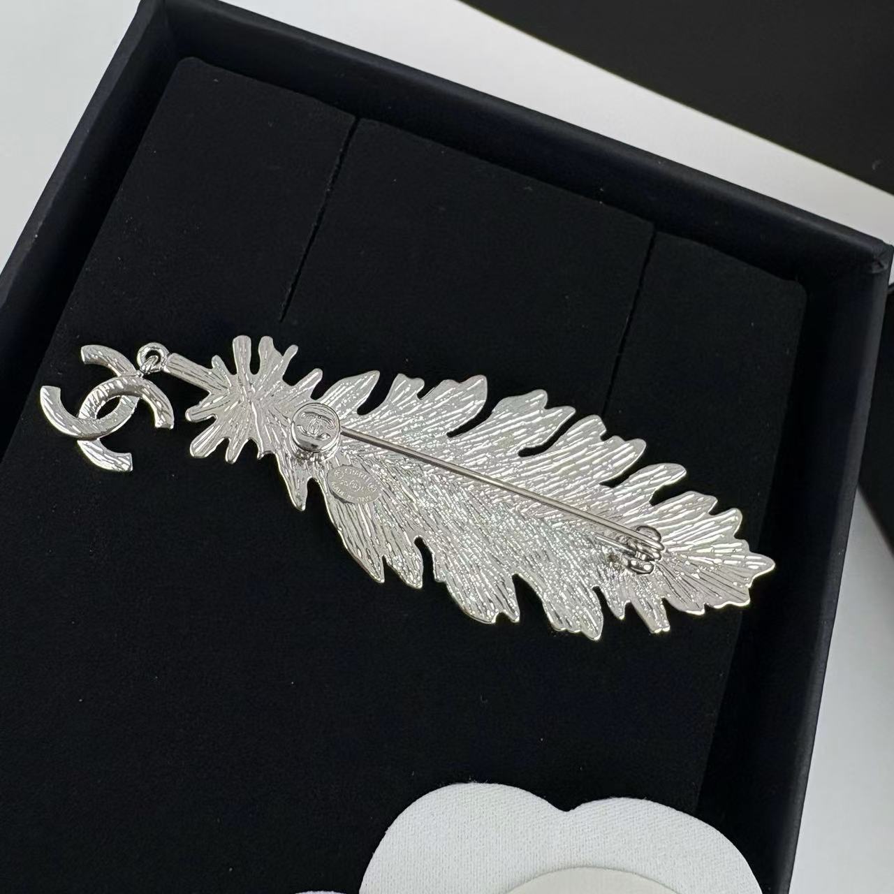 CHANE1 リーフブローチ+イヤリング 2点セット【 50％割引+送料無料】