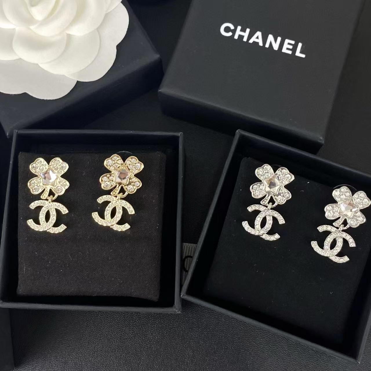 CHANE1 四つ葉のクローバー ダブルC ダイヤモンド スタッド ピアス【 50%割引+送料無料】
