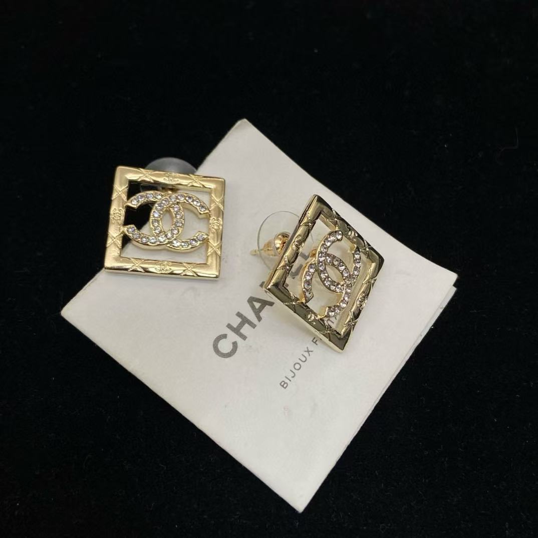 CHANE1 ダブルC スクエア スタッド ピアス【 50％割引+送料無料】