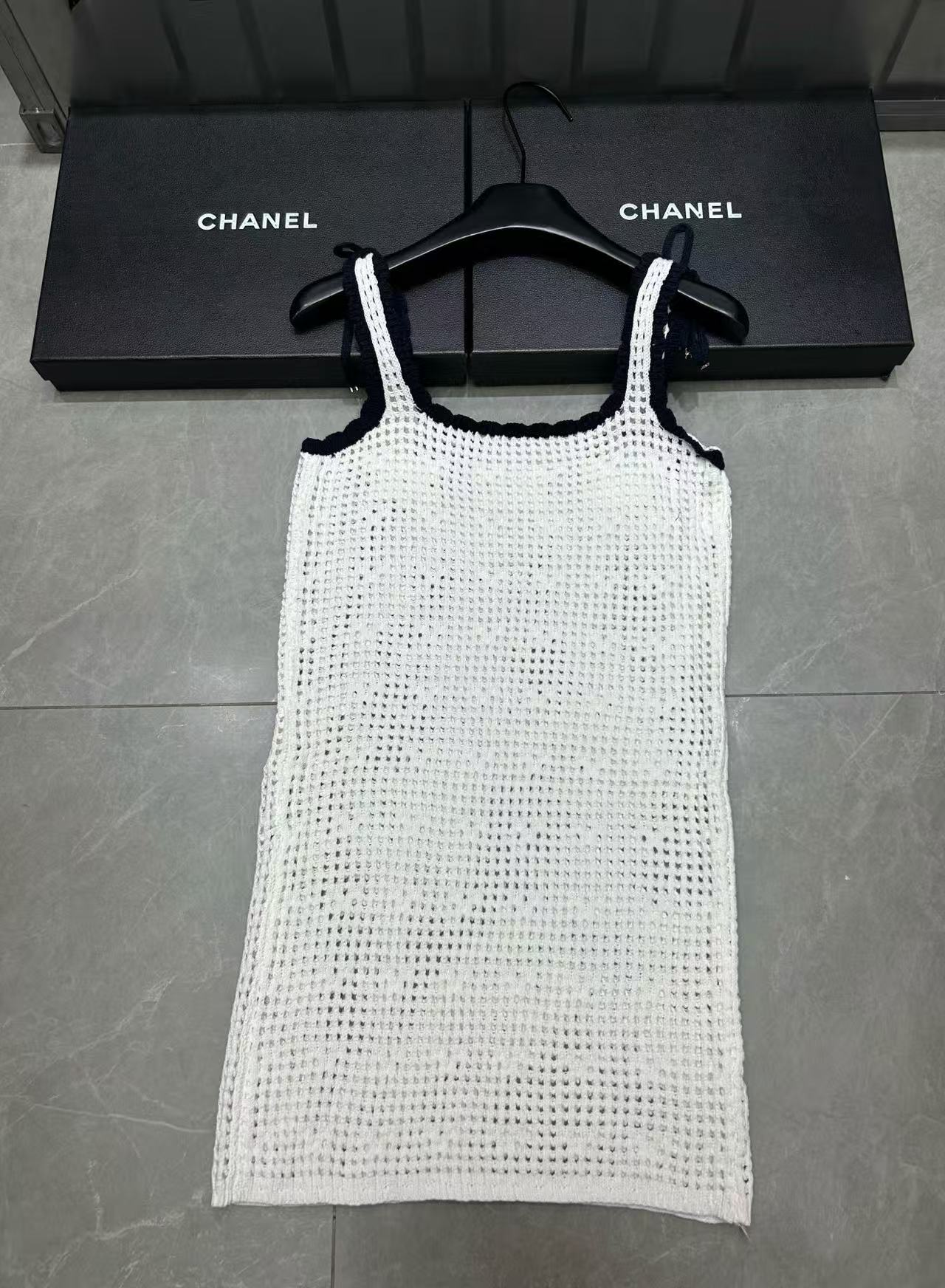 CEL1NE 凱旋門ハンドフック中空ベストドレス【 50%割引+送料無料】