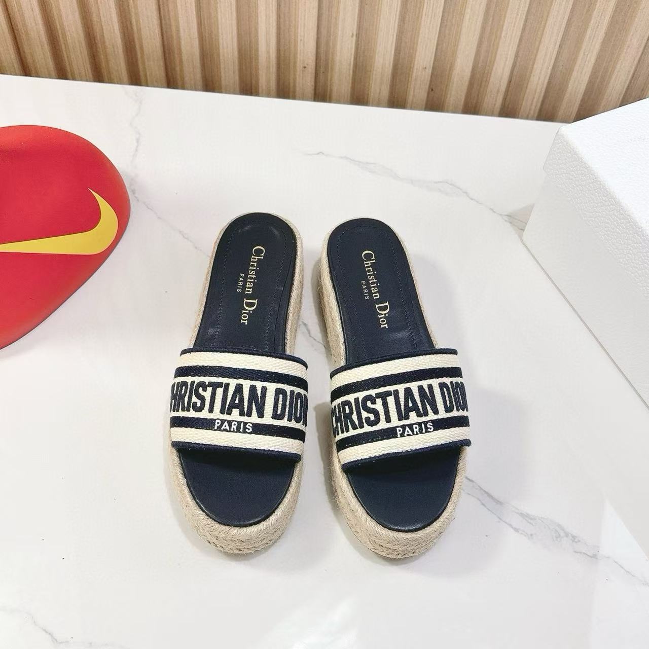 DI0Rの高品質刺繍編み厚底シューズ【50%割引+送料無料】