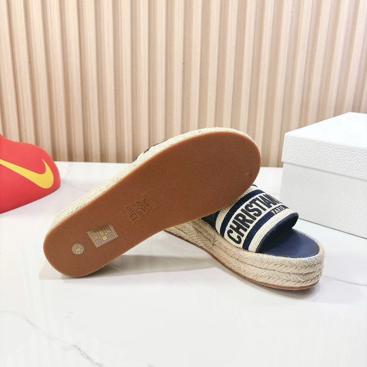 DI0Rの高品質刺繍編み厚底シューズ【50%割引+送料無料】