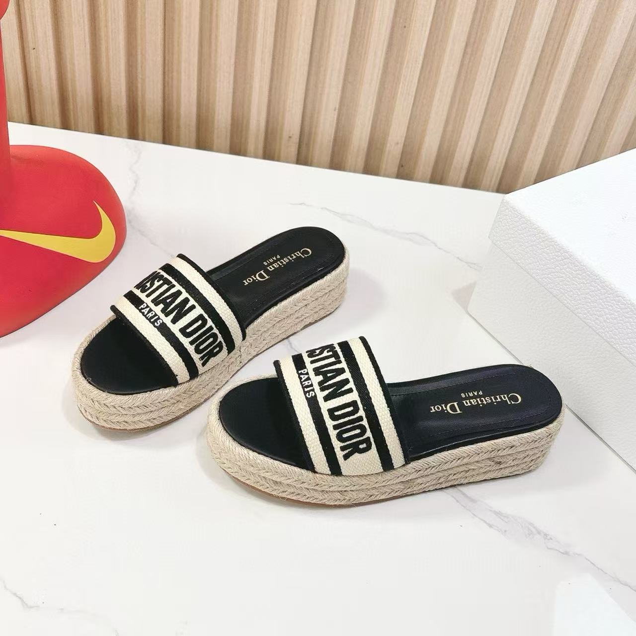 DI0Rの高品質刺繍編み厚底シューズ【50%割引+送料無料】