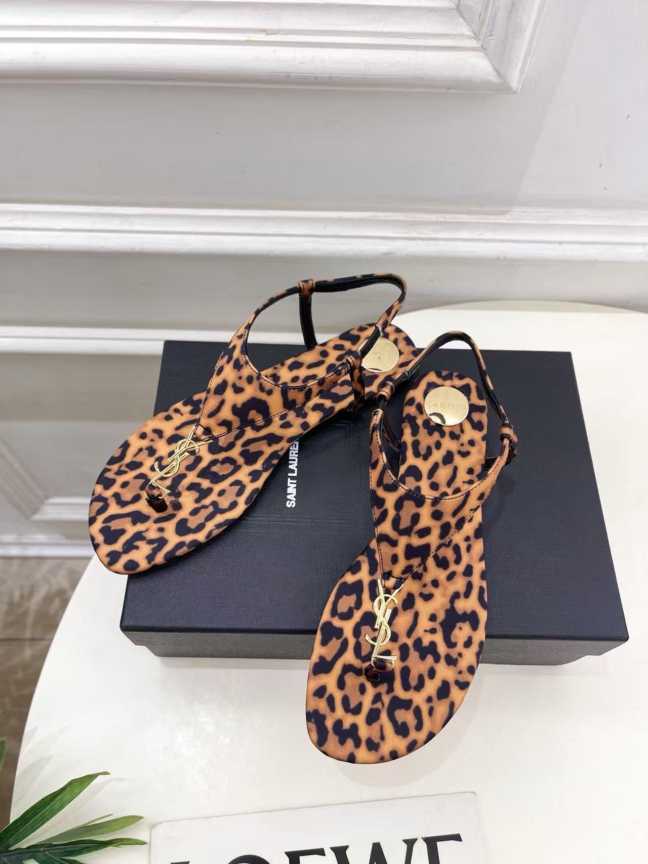 YSLの高品質ヒョウ柄ビーチサンダル【50%割引+送料無料】