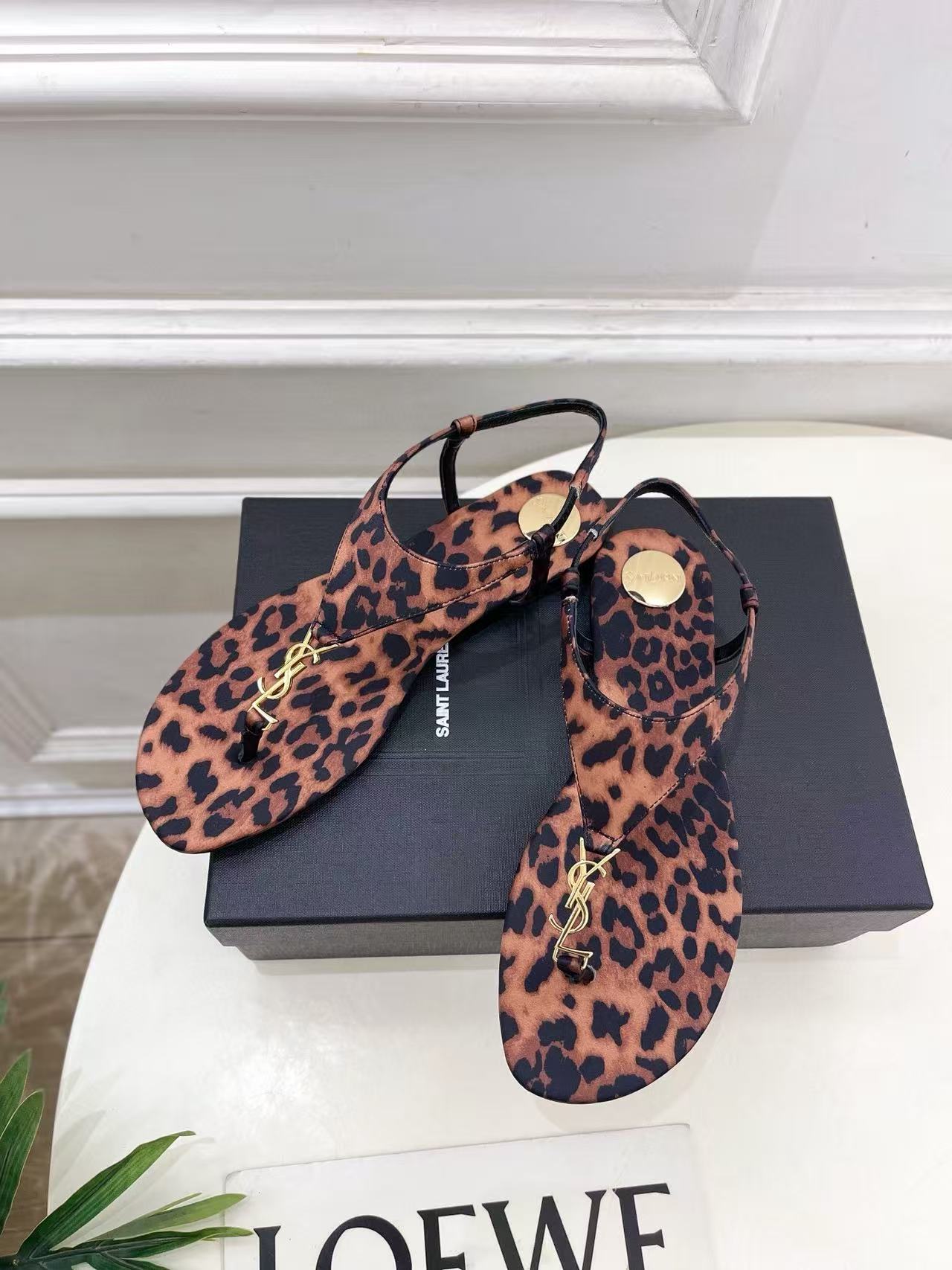 YSLの高品質ヒョウ柄ビーチサンダル【50%割引+送料無料】