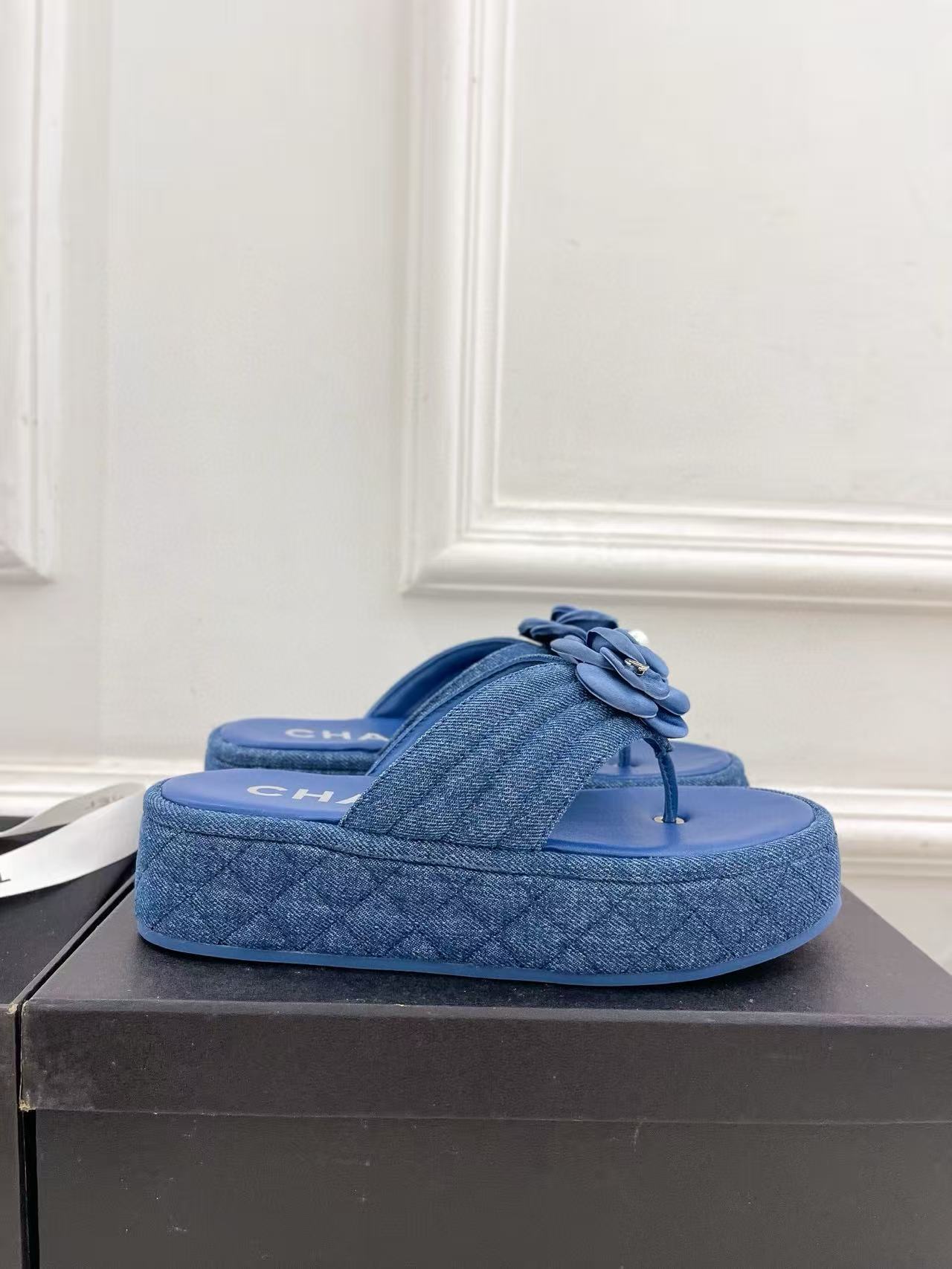 CHANE1 高品質カメリアプラットフォームスリッパ【50％割引+送料無料】