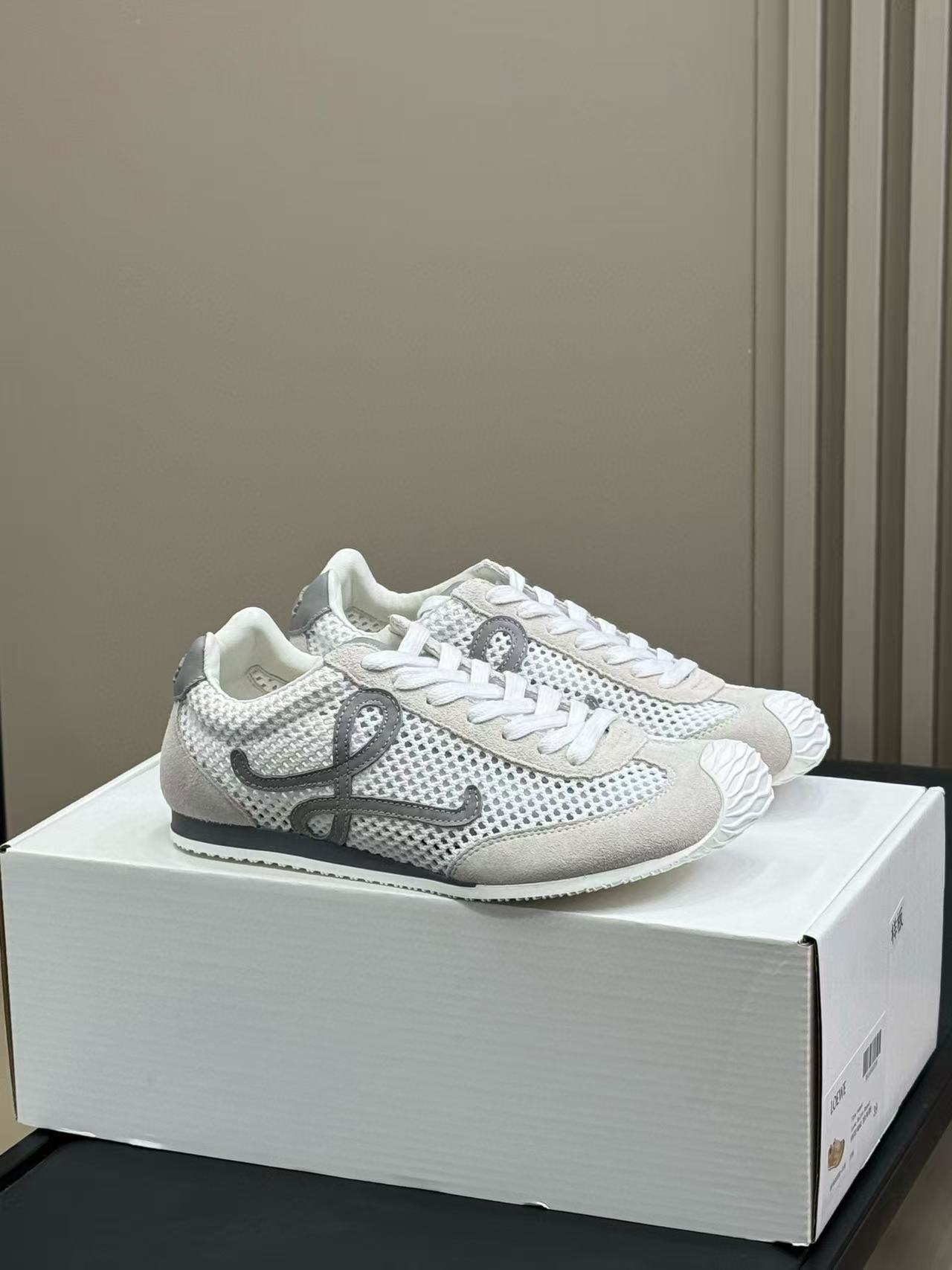 L0WEW 高品質メッシュスポーツシューズ【50%割引+送料無料】