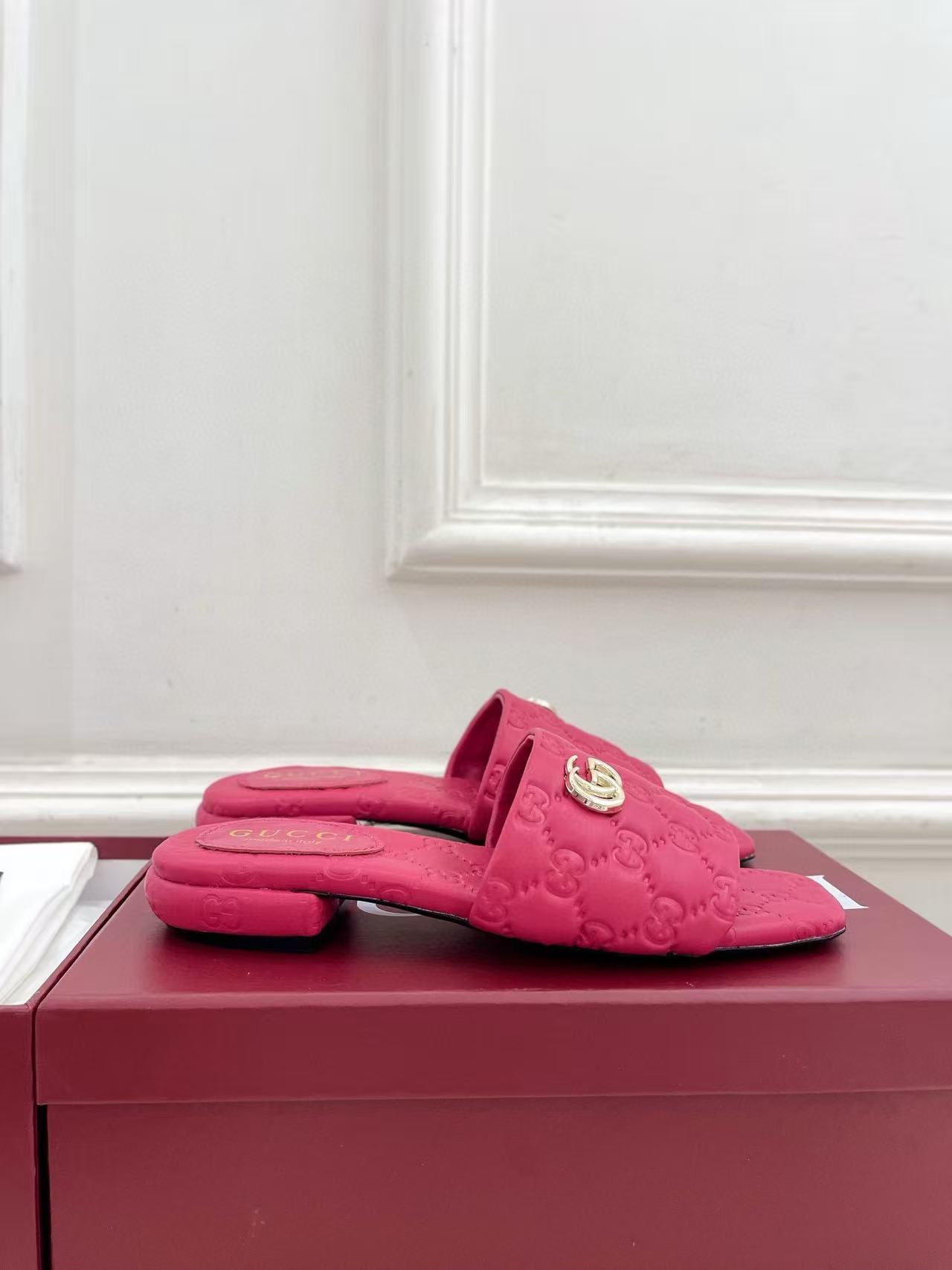 GUCC1 高品質シープスキンエンボスダブルGスリッパ【50％割引+送料無料】