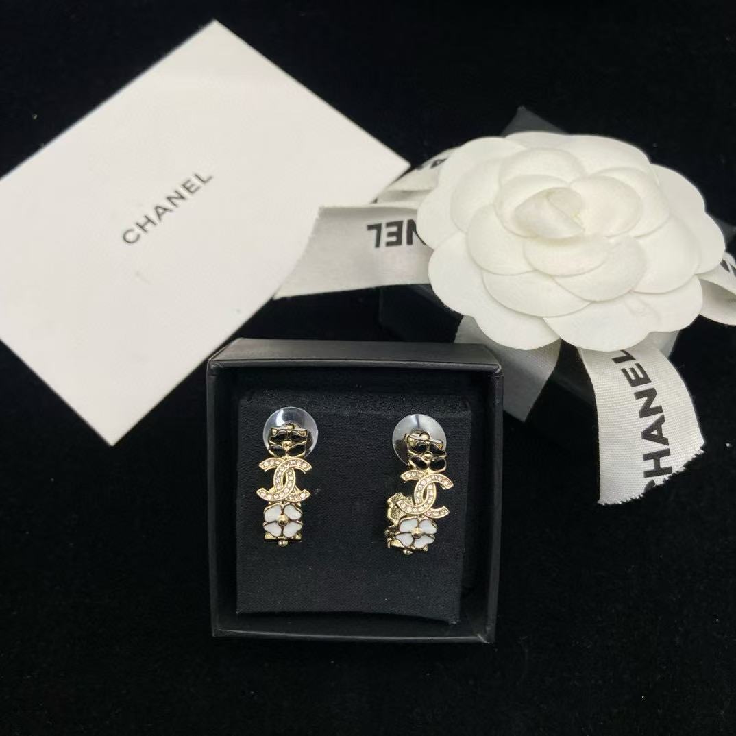CHANE1 ブラック＆ホワイトエナメルイヤーフック【 50％割引+送料無料】