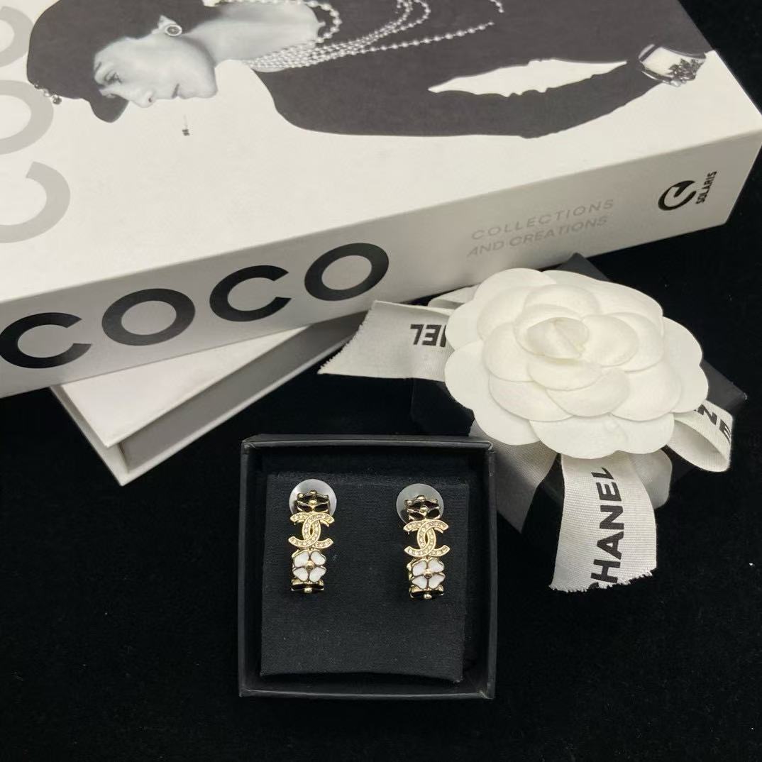 CHANE1 ブラック＆ホワイトエナメルイヤーフック【 50％割引+送料無料】