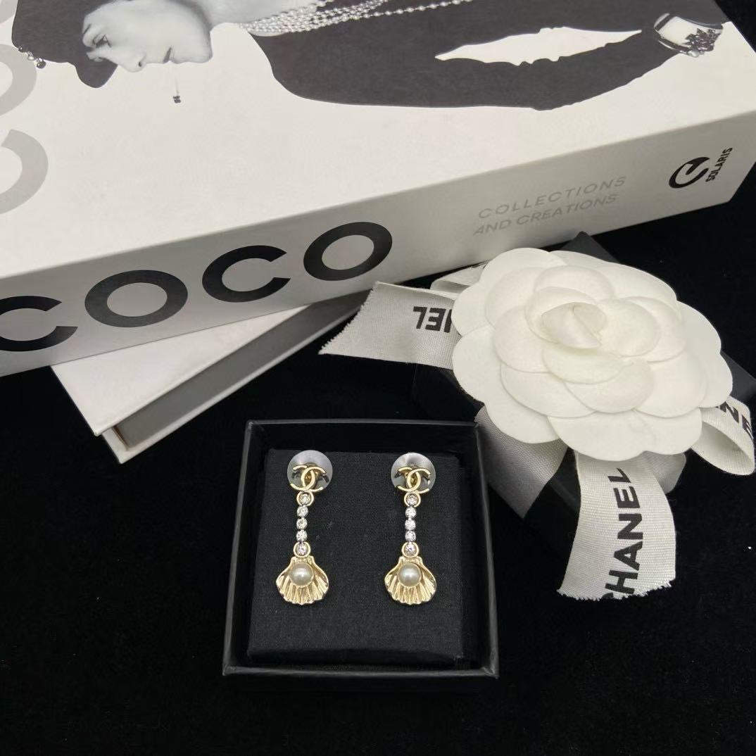 CHANE1 ダブルCシェルイヤリング【 50％割引+送料無料】
