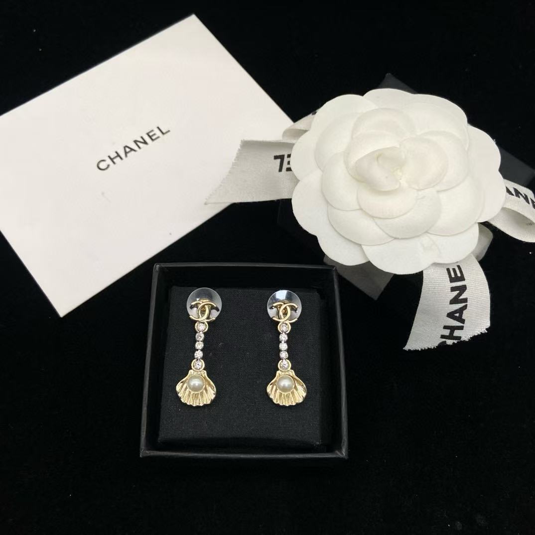 CHANE1 ダブルCシェルイヤリング【 50％割引+送料無料】