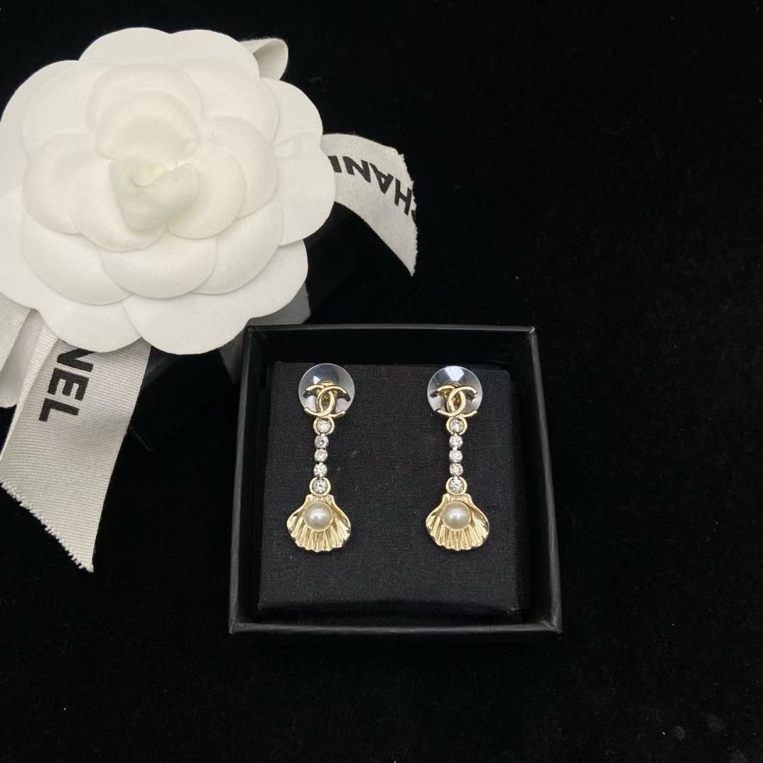 CHANE1 ダブルCシェルイヤリング【 50％割引+送料無料】