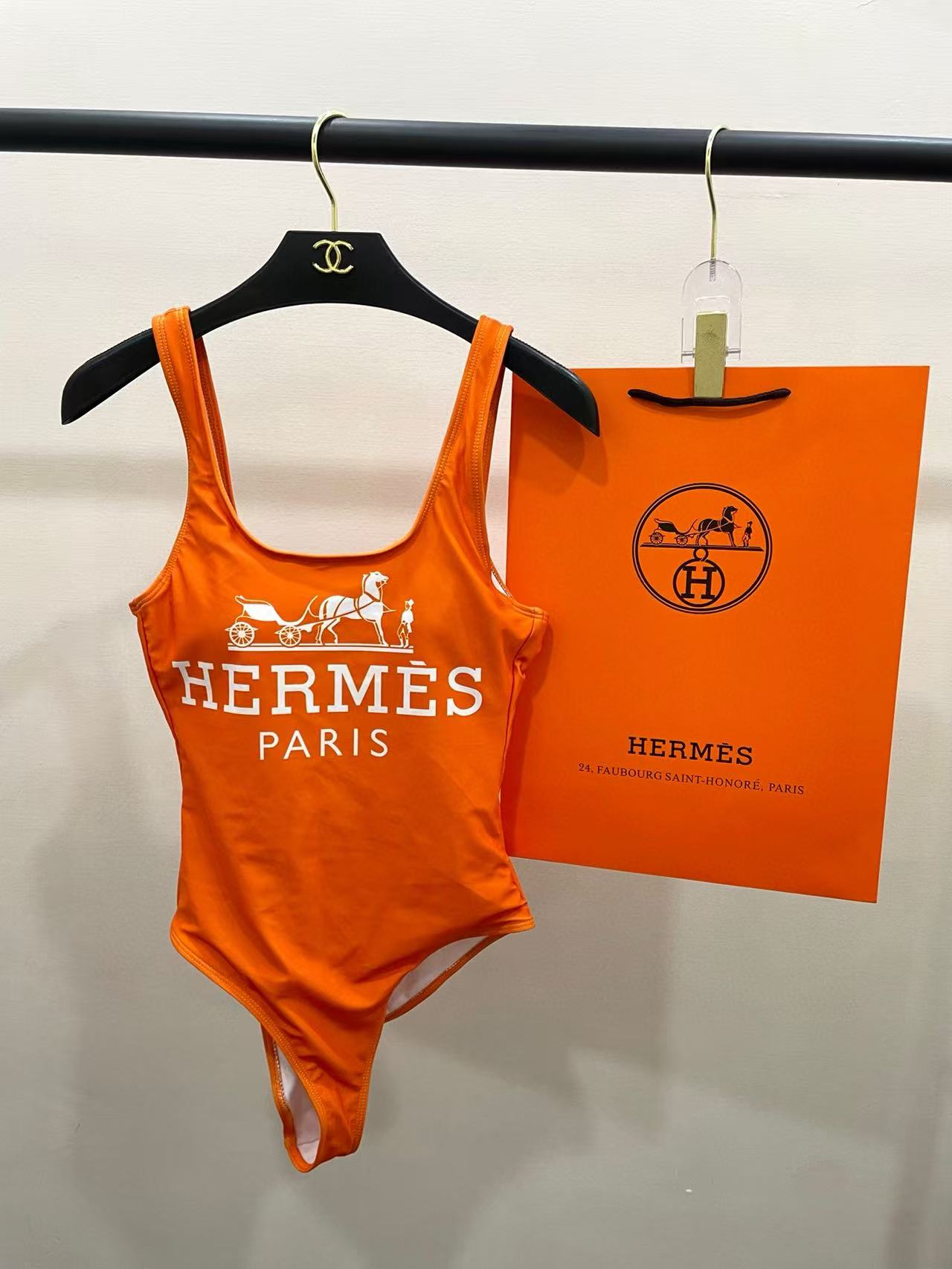 HEREM5 レタリングワンピース水着【 50％割引+送料無料】