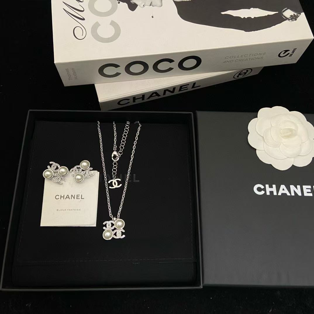 CHANE1 ダブルCパールイヤリング+ネックレス2点セット【50％割引+送料無料】