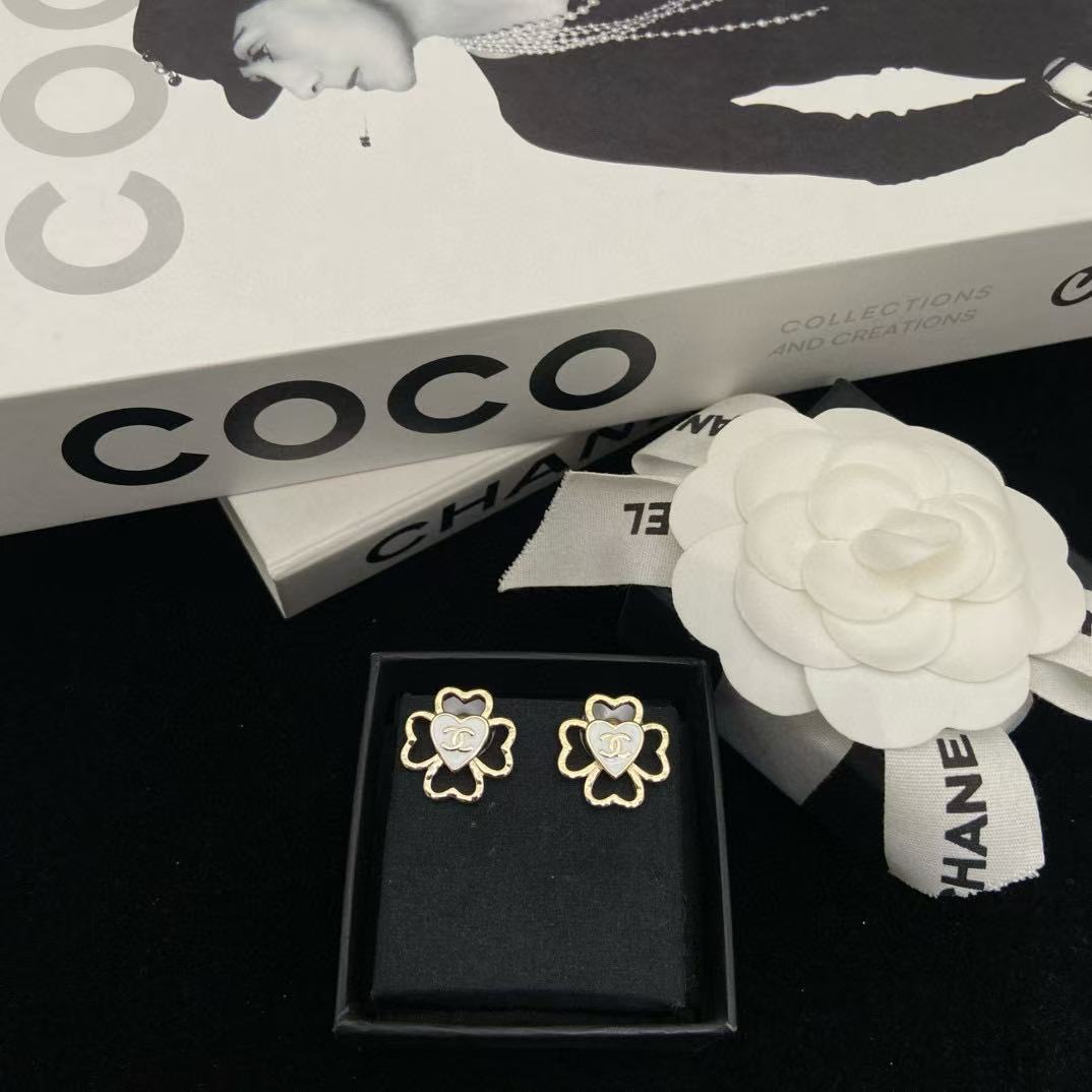 CHANE1 ダブルC 四つ葉のクローバー イヤリング【50％割引+送料無料】