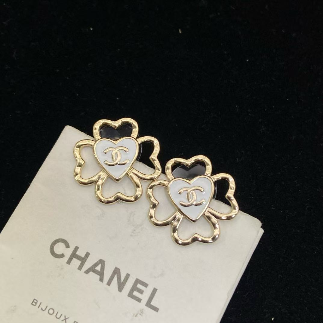 CHANE1 ダブルC 四つ葉のクローバー イヤリング【50％割引+送料無料】