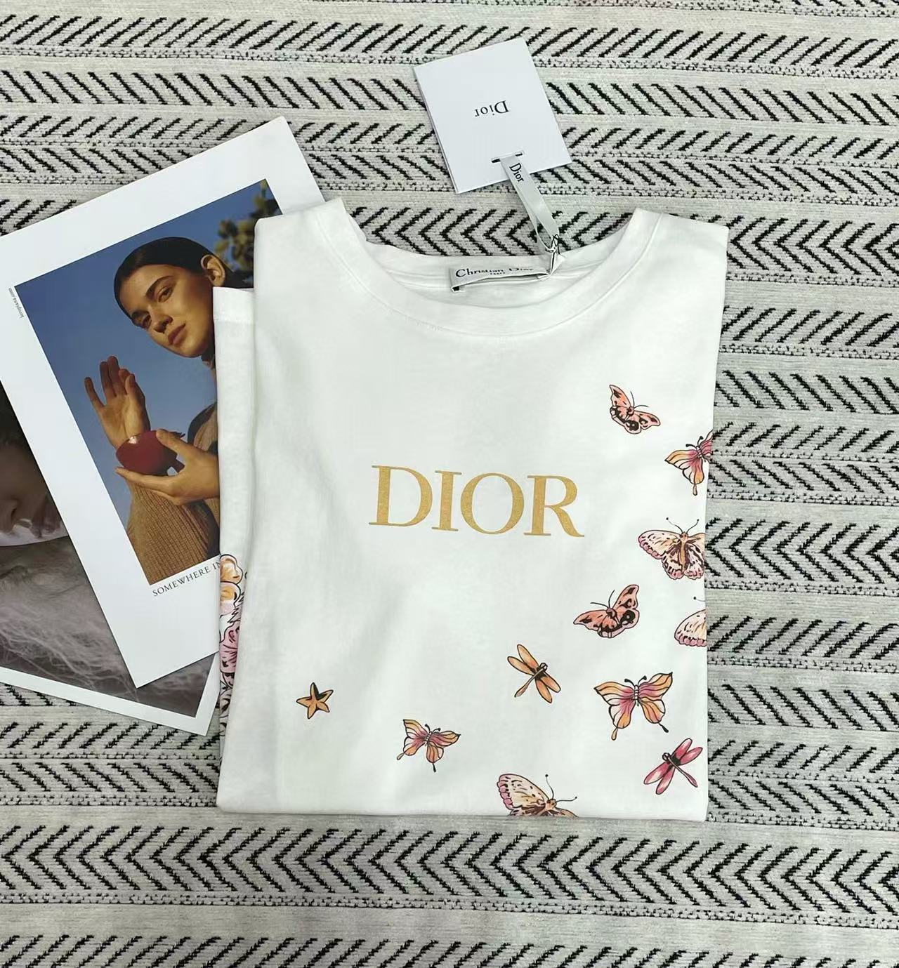 DI0R バタフライプリント レタリング Tシャツ【 50％割引+送料無料】
