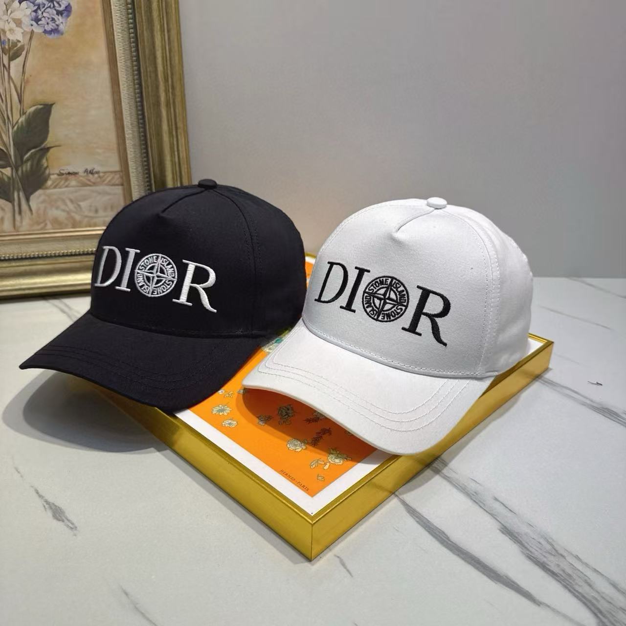 DI0R 刺繍文字入りベースボールキャップ【 50%割引+送料無料】