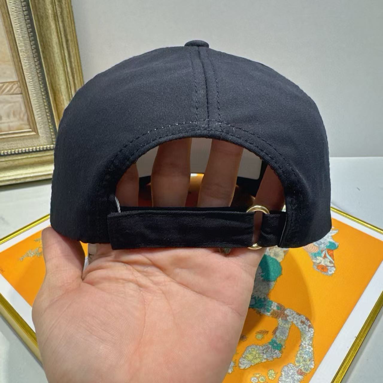 DI0R 刺繍文字入りベースボールキャップ【 50%割引+送料無料】