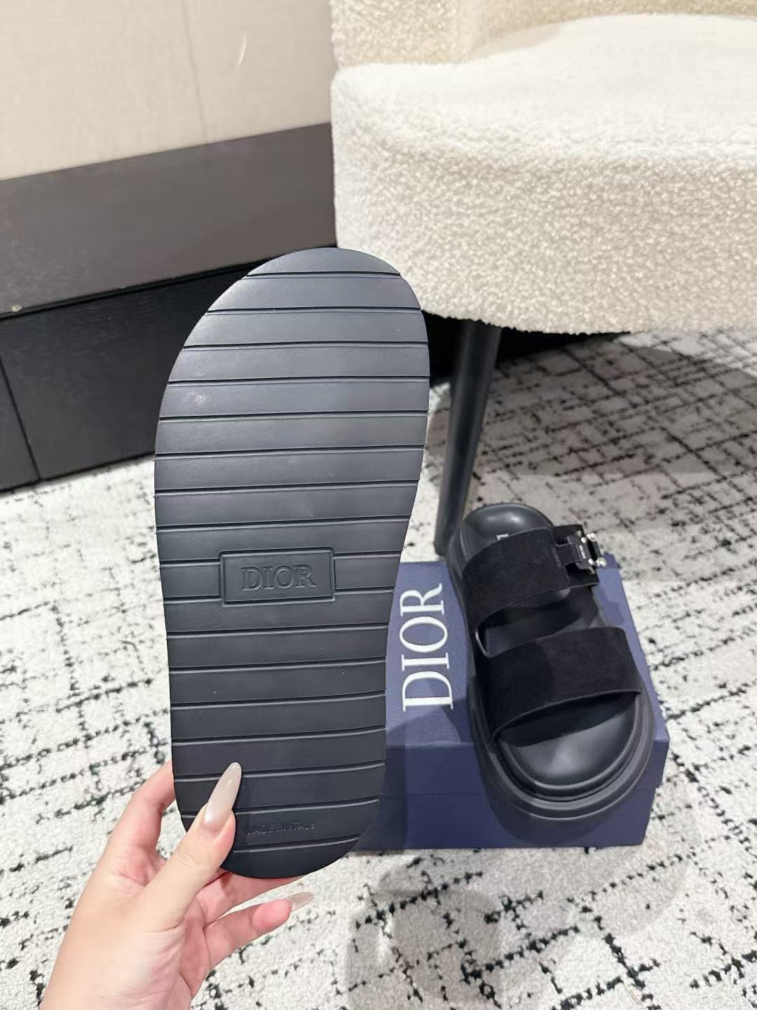 DI0Rの高品質シンプルメンズスリッパ【50%割引+送料無料】