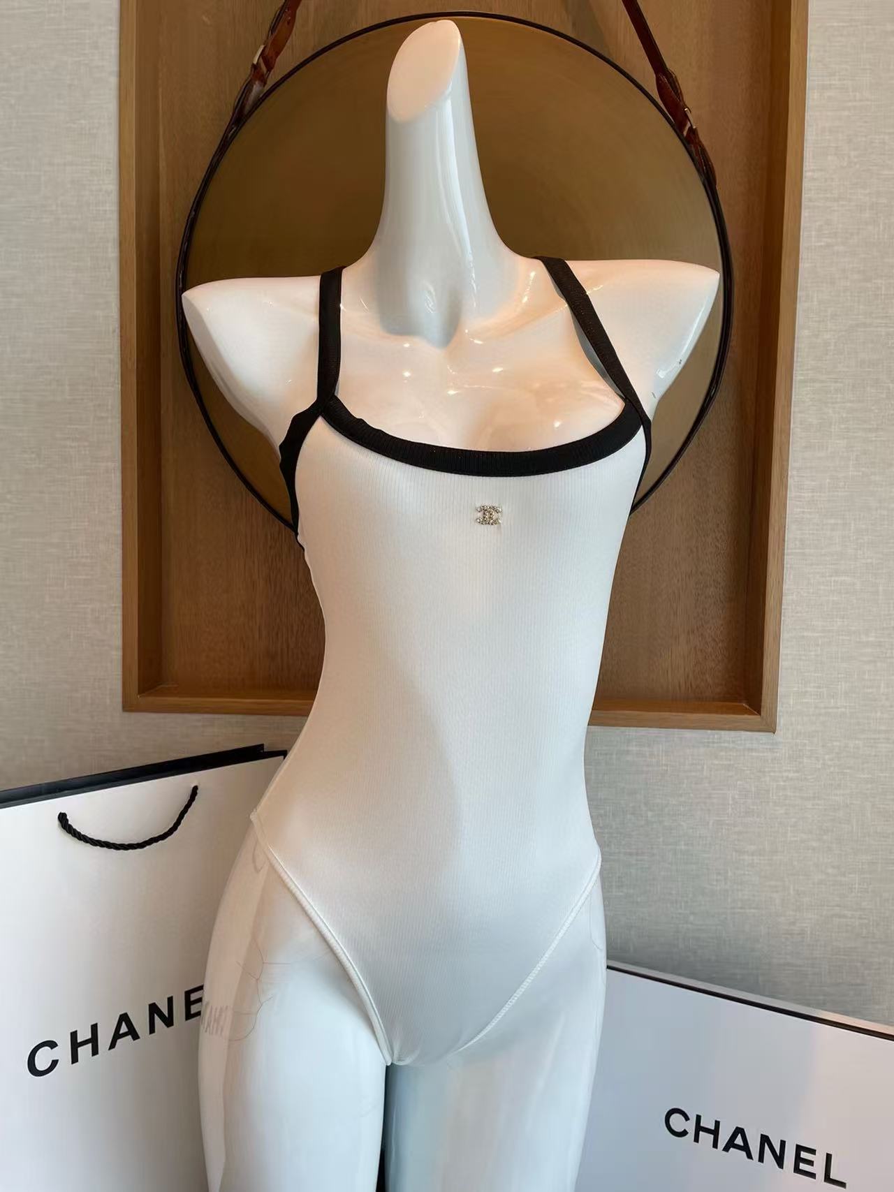 CHANE1 ダブルC シンプルワンピース水着【 50％割引+送料無料】