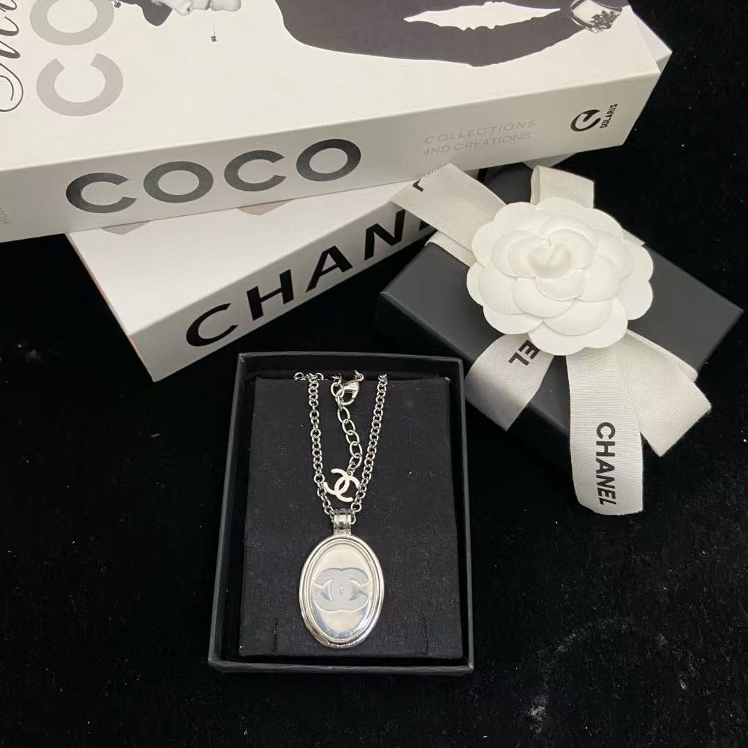 CHANE1 エナメル ダブルC ネックレス【 50%割引+送料無料】