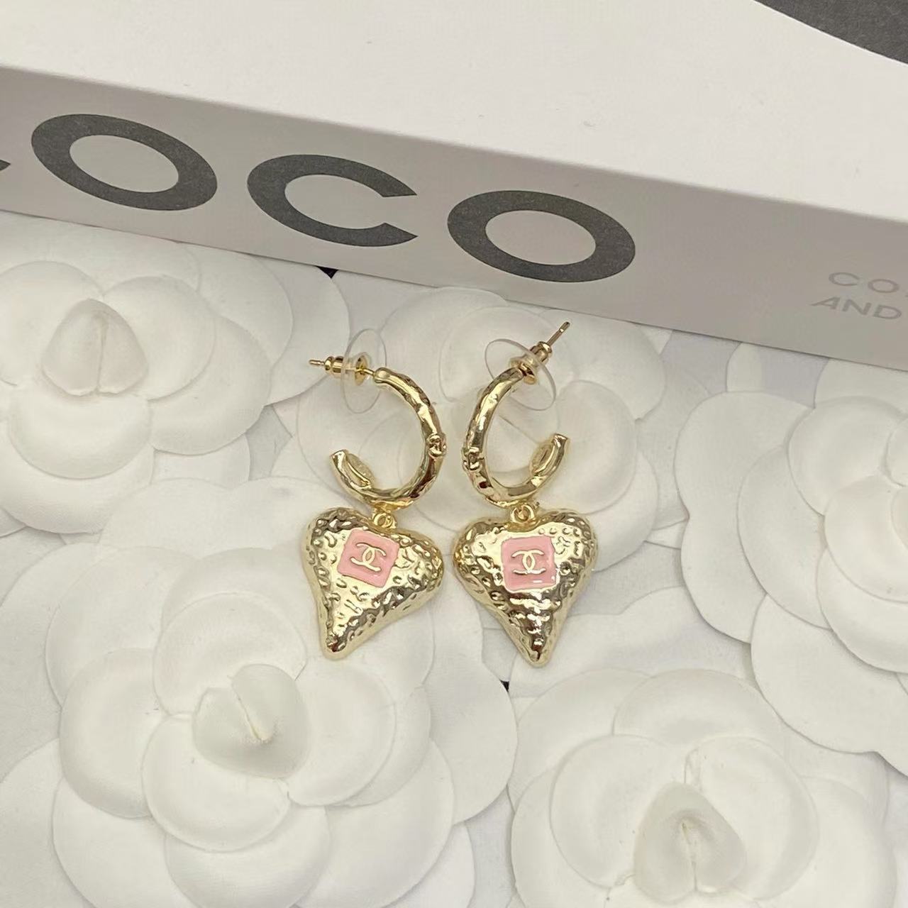 CHANE1 ダブルC ピーチハート イヤリング【 50％割引+送料無料】