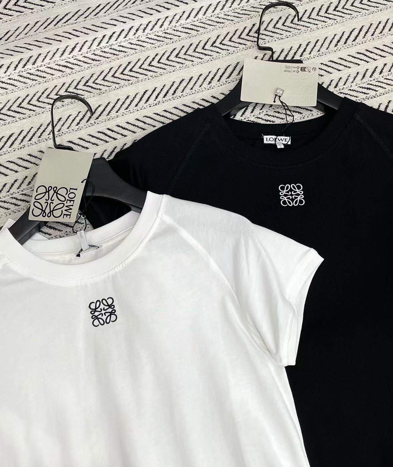 L0WEW シンプル刺繍ロゴTシャツ【50%割引+送料無料】