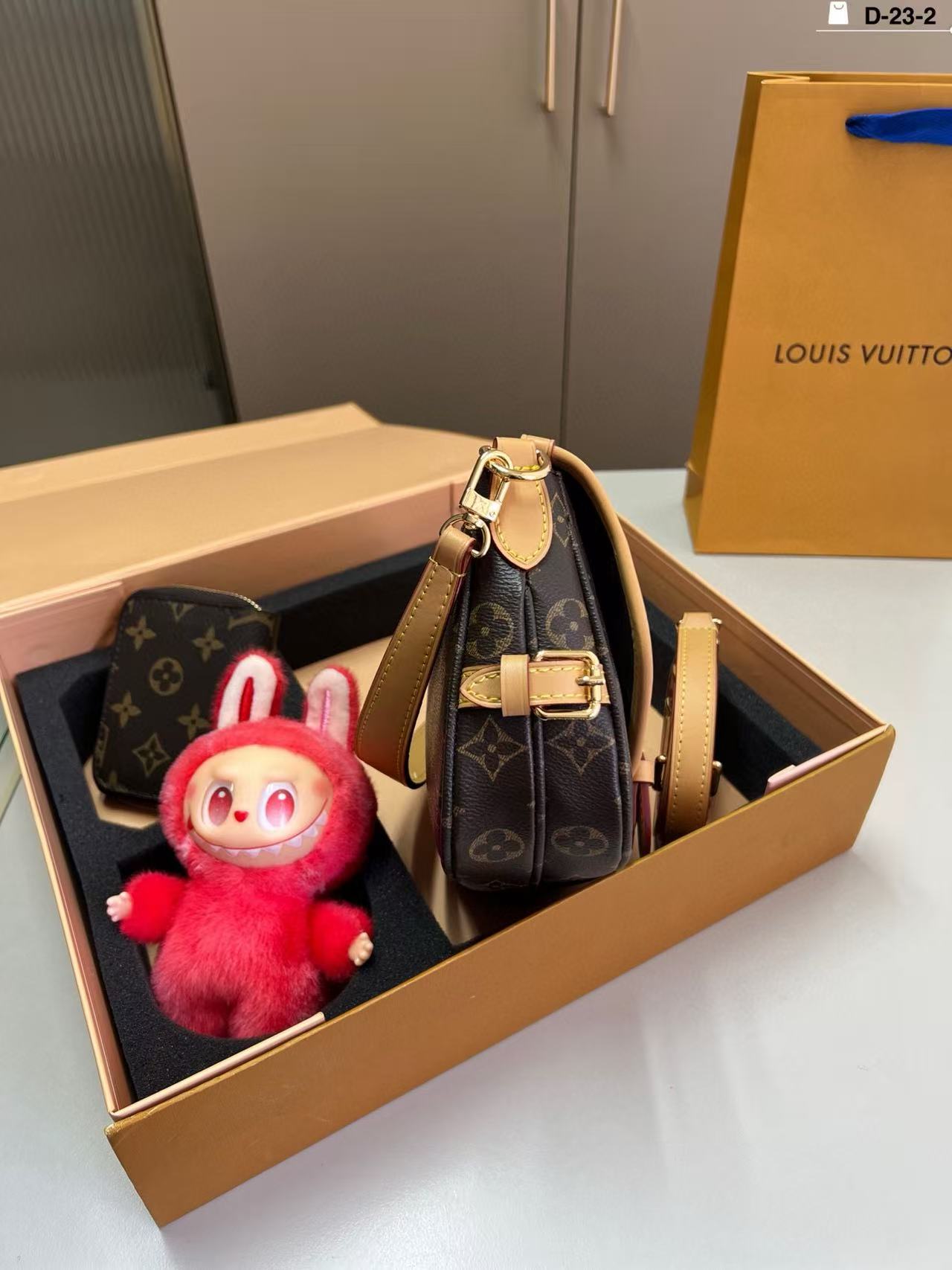 LV折りたたみショルダーバッグ【50％割引+送料無料】