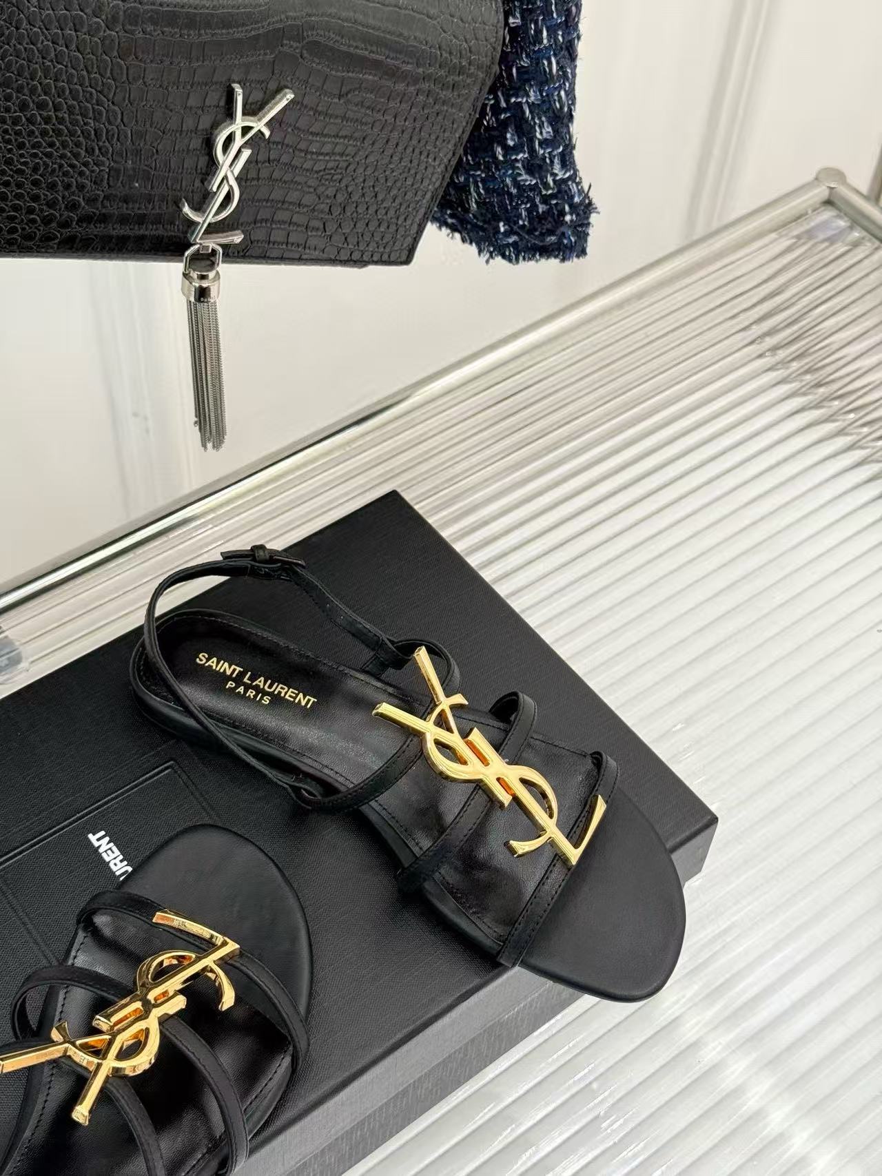 YSLの高品質ビッグロゴフラットサンダル【50％割引+送料無料】
