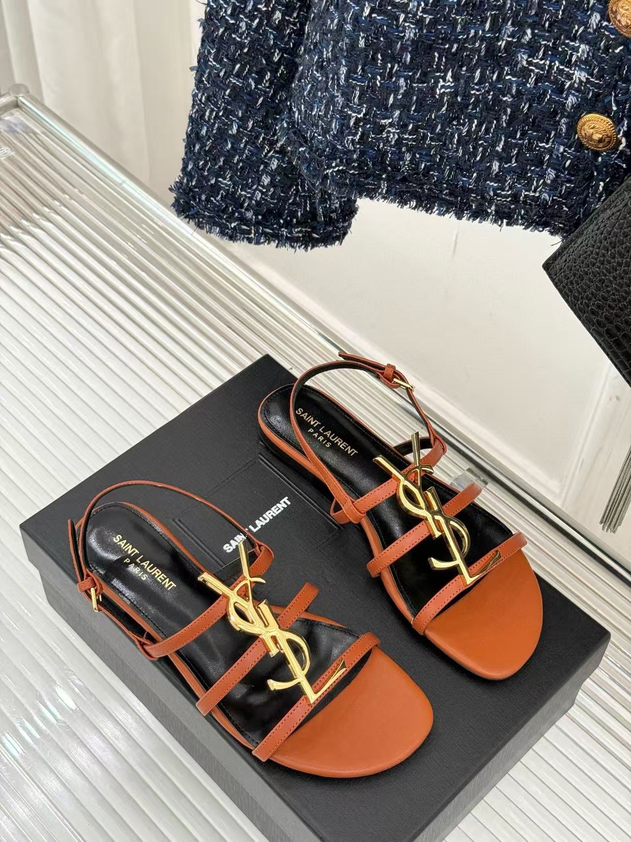 YSLの高品質ビッグロゴフラットサンダル【50％割引+送料無料】