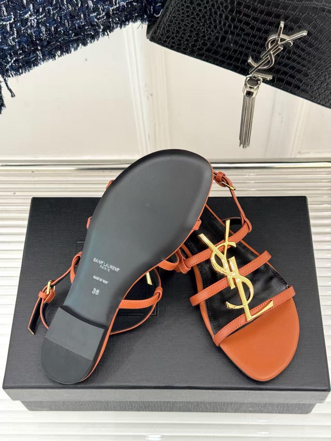 YSLの高品質ビッグロゴフラットサンダル【50％割引+送料無料】