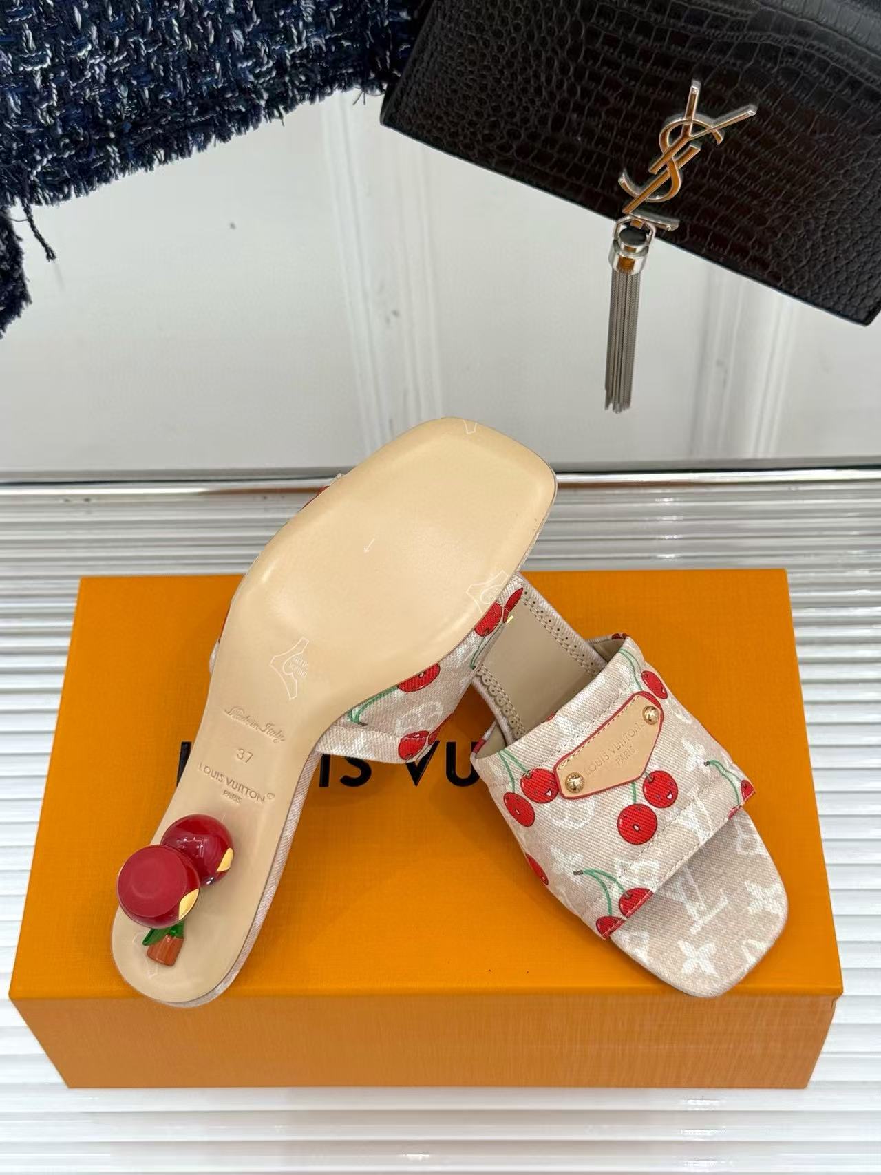 LVの高品質チェリーローヒール【50%割引+送料無料】