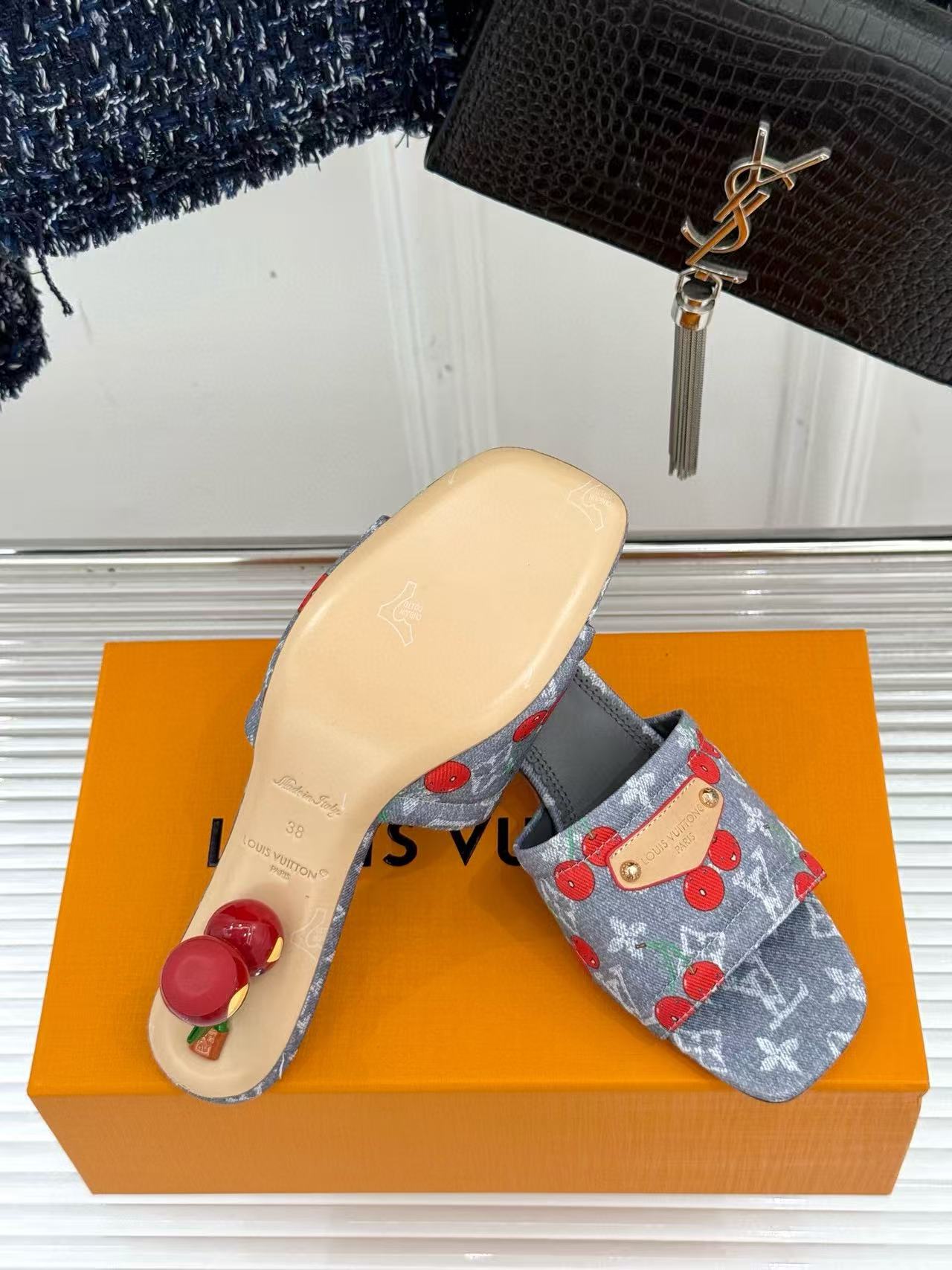 LVの高品質チェリーローヒール【50%割引+送料無料】