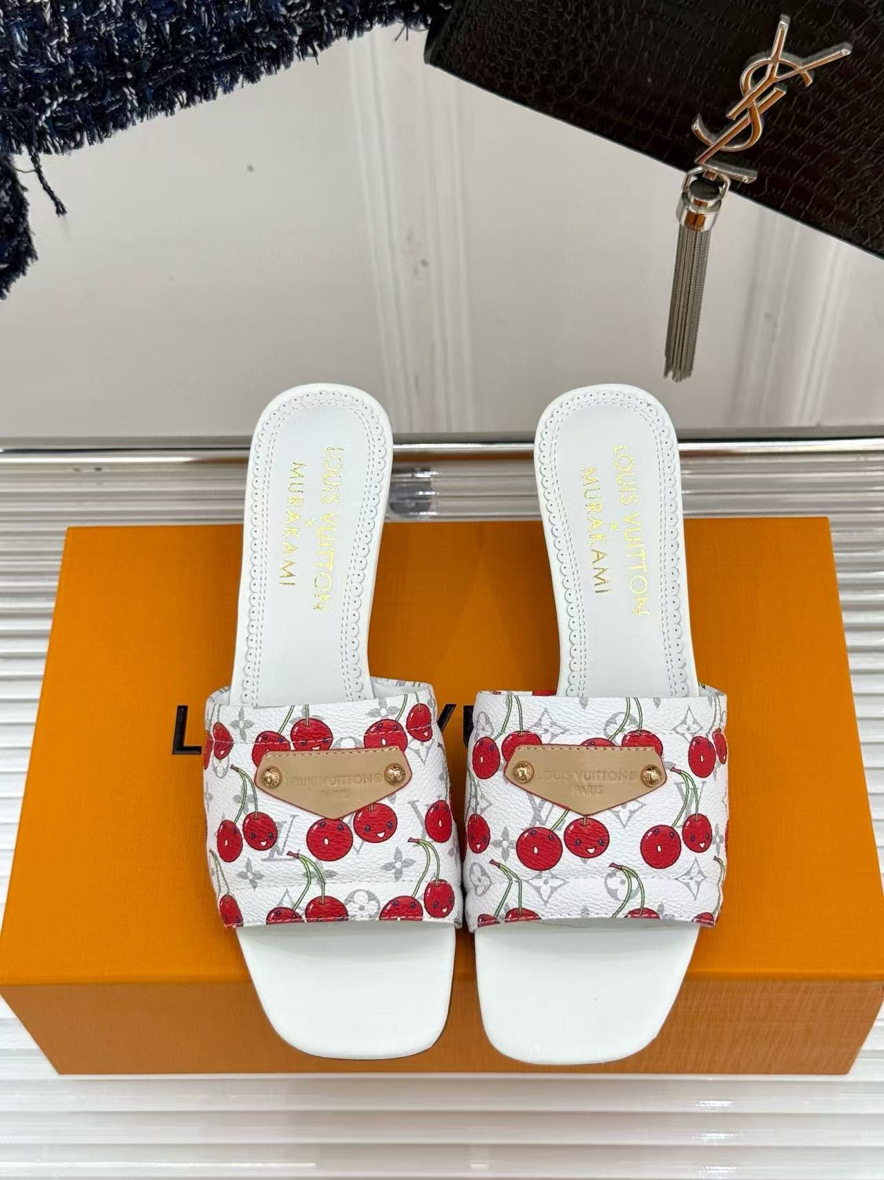 LVの高品質チェリーローヒール【50%割引+送料無料】