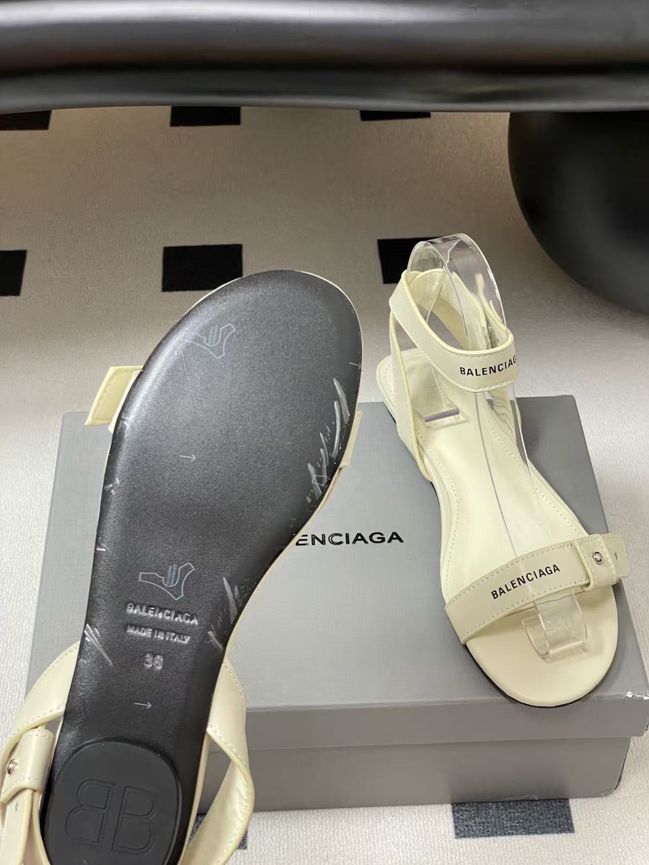 BALENC1AGの高品質フラットサンダル【50%割引+送料無料】
