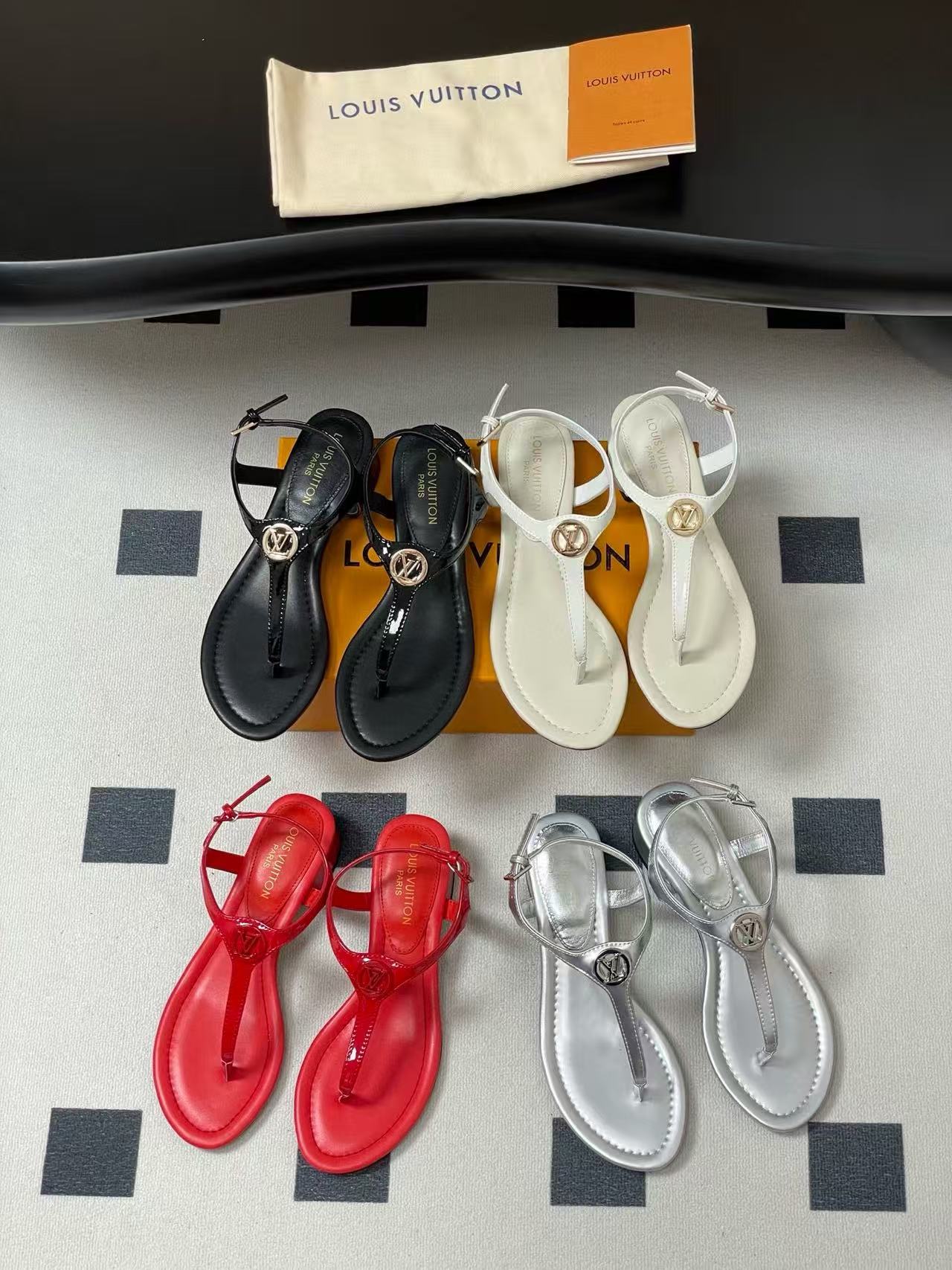 LVの高品質ビーチサンダルフラットサンダル【50％割引+送料無料】