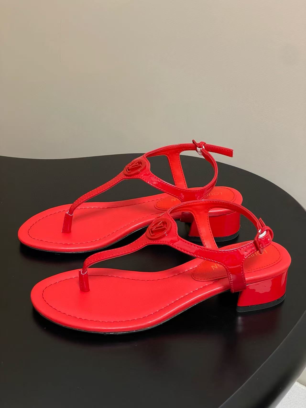 LVの高品質ビーチサンダルフラットサンダル【50％割引+送料無料】