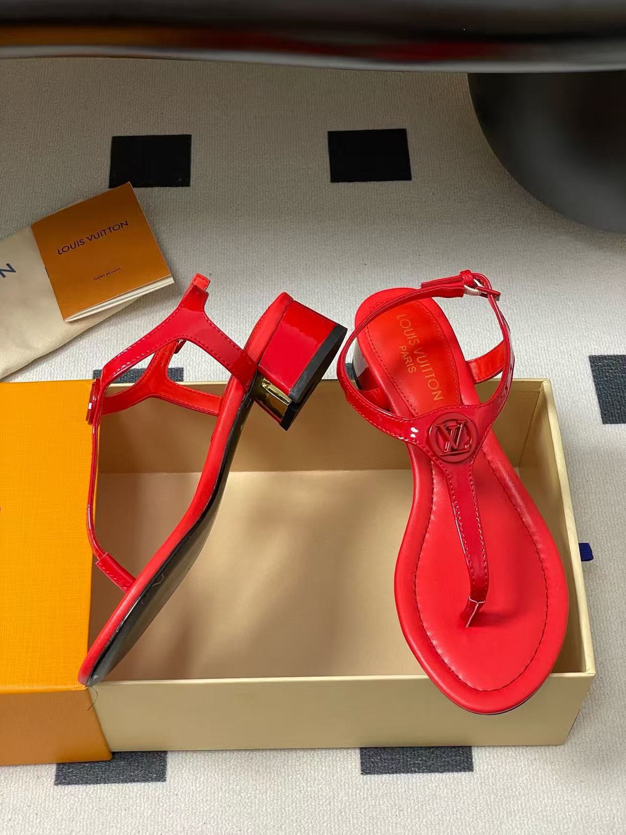 LVの高品質ビーチサンダルフラットサンダル【50％割引+送料無料】