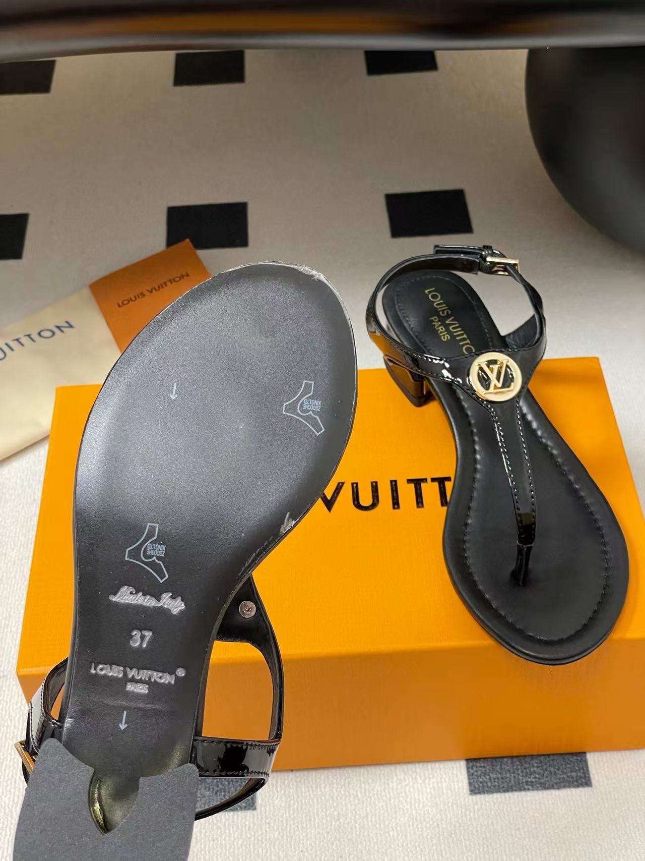 LVの高品質ビーチサンダルフラットサンダル【50％割引+送料無料】