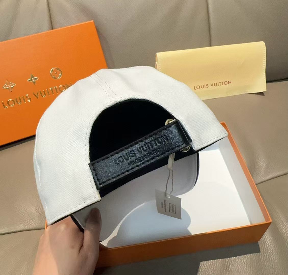 LV刺繍文字入りベースボールキャップ【50％割引+送料無料】