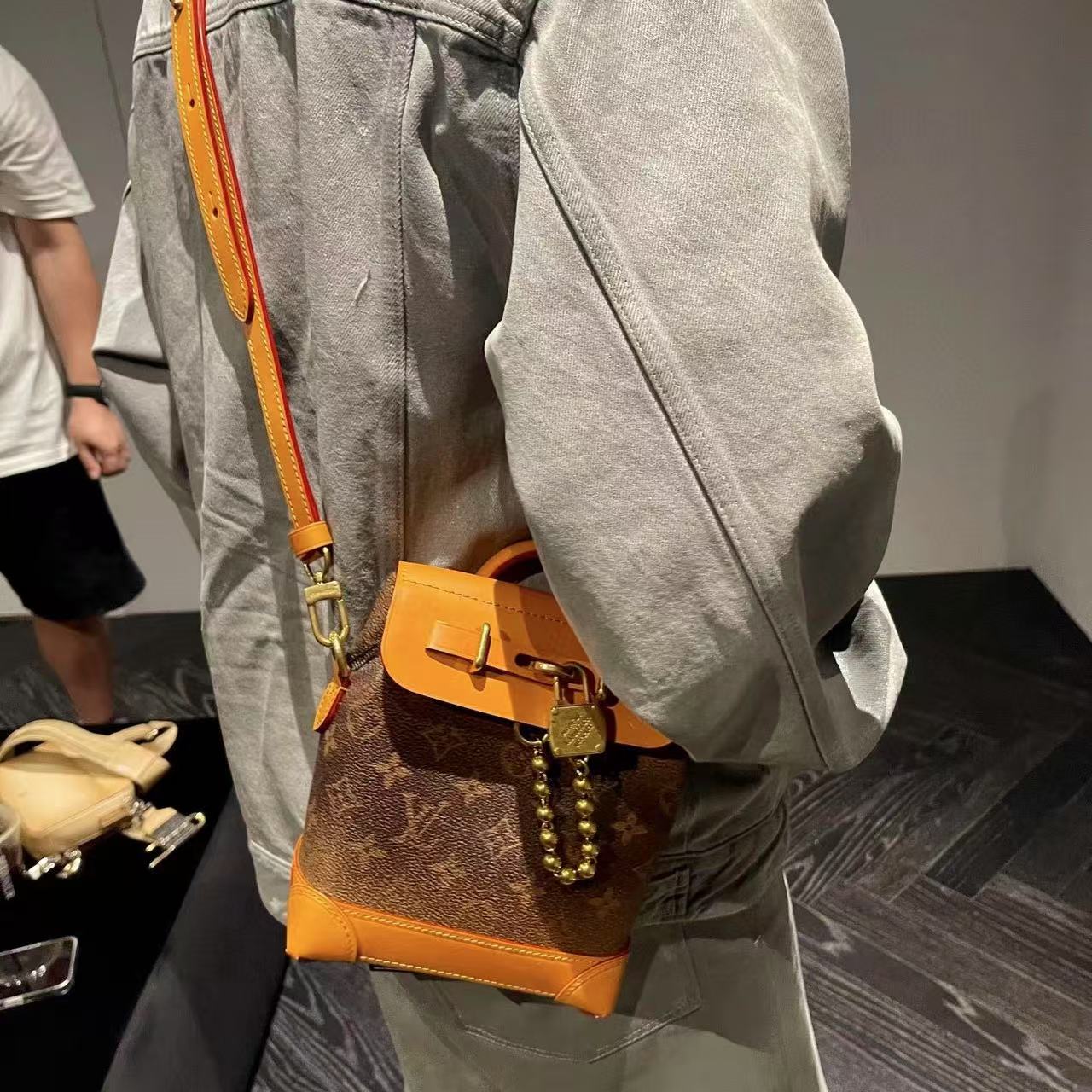 LV ユニセックス クロスボディバッグ【50％割引+送料無料】