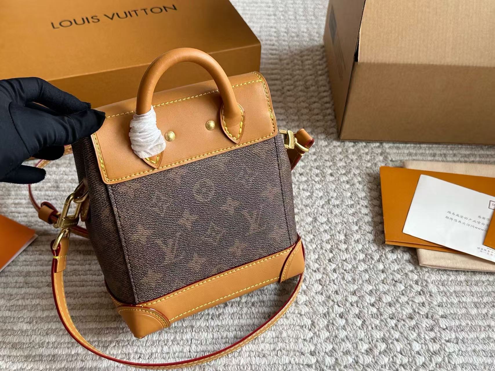 LV ユニセックス クロスボディバッグ【50％割引+送料無料】