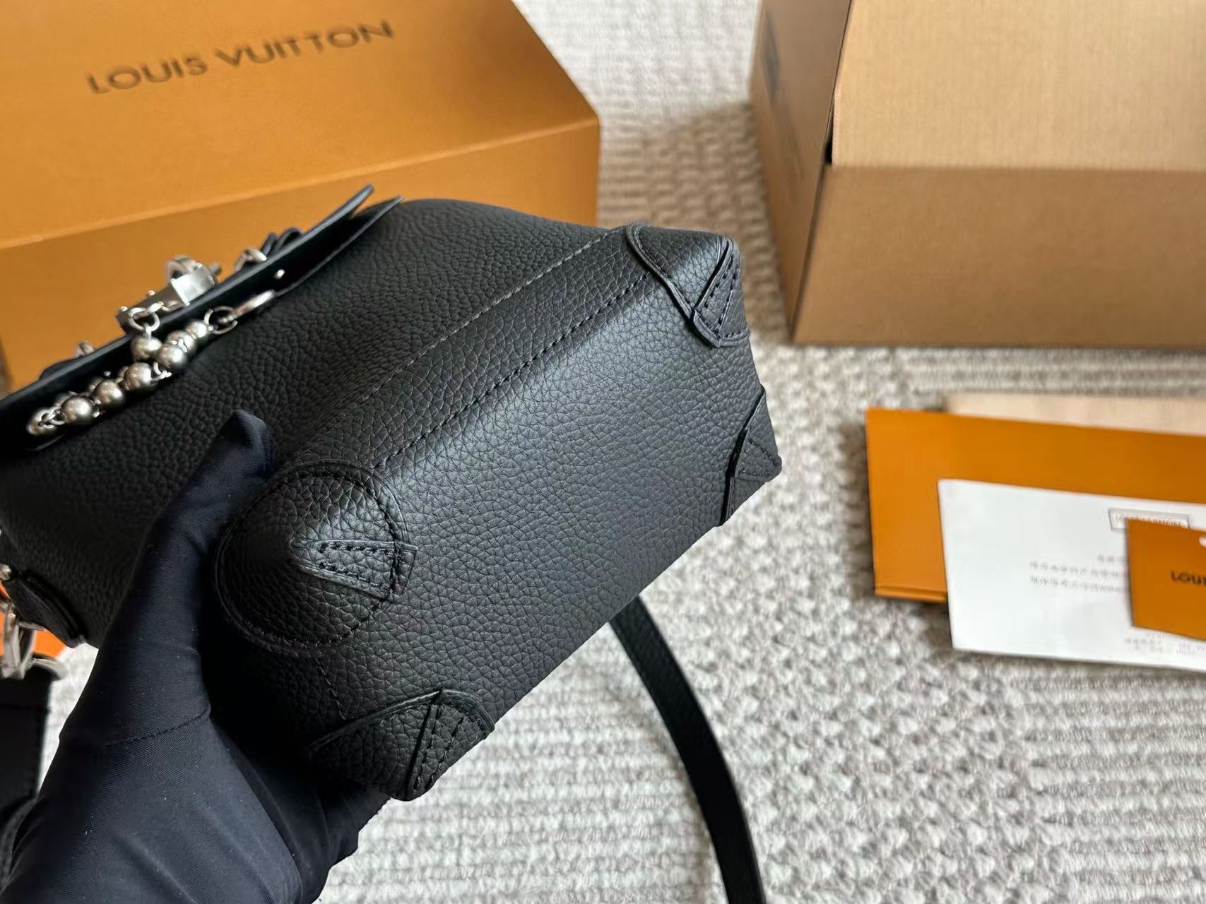 LV ユニセックス クロスボディバッグ【50％割引+送料無料】