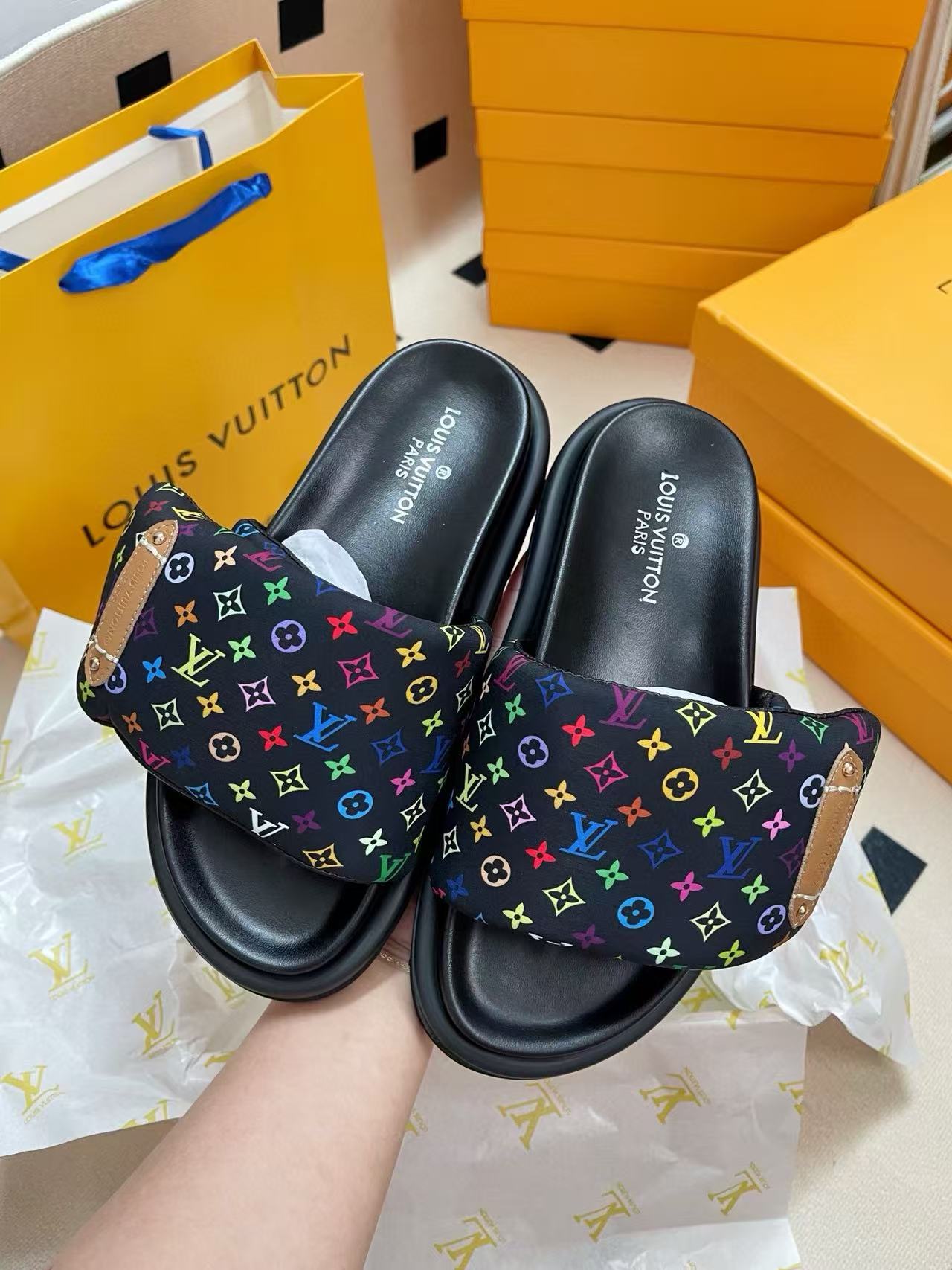 LVプリントのブレッドスリッパ【50％割引+送料無料】