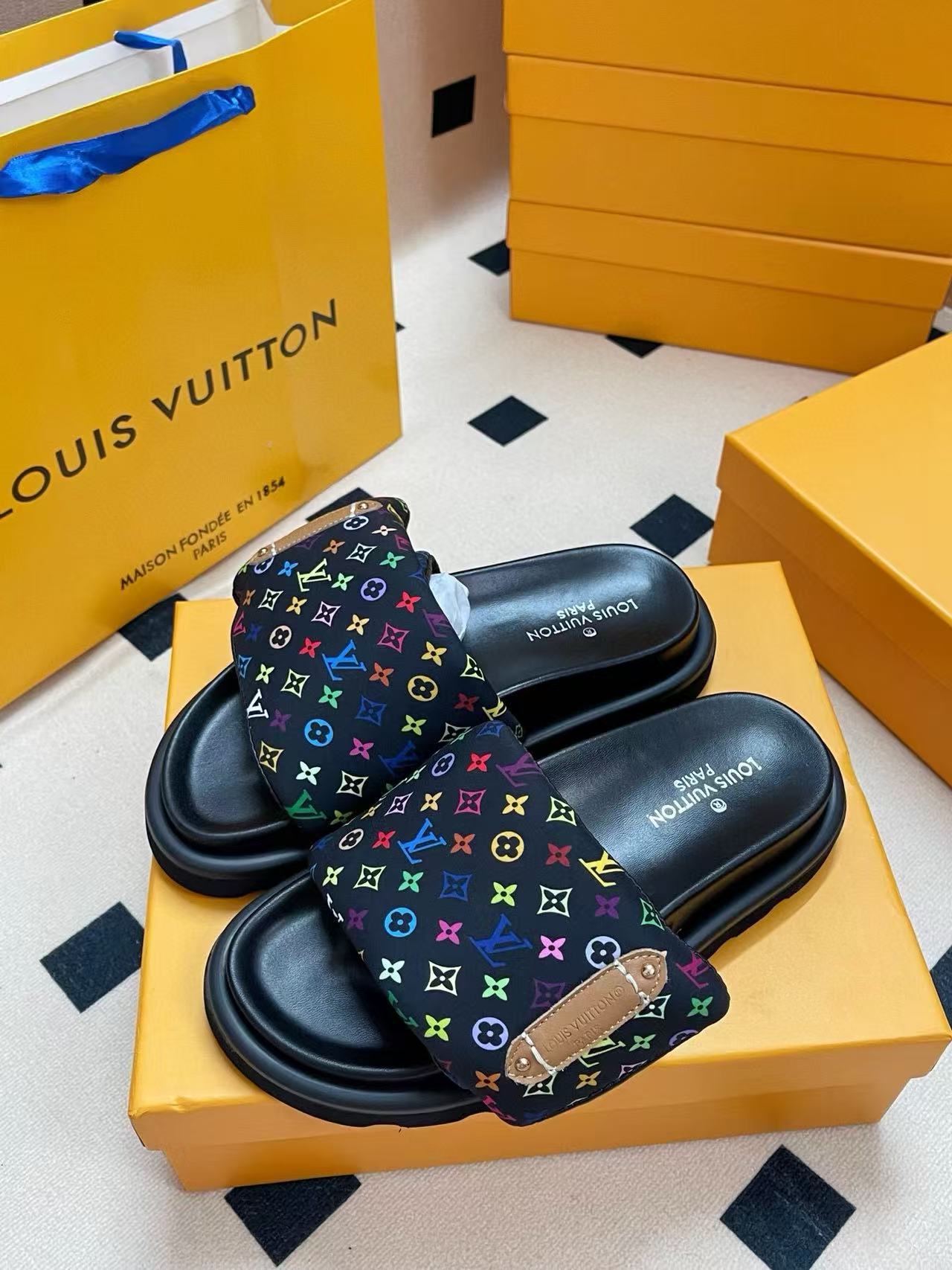 LVプリントのブレッドスリッパ【50％割引+送料無料】