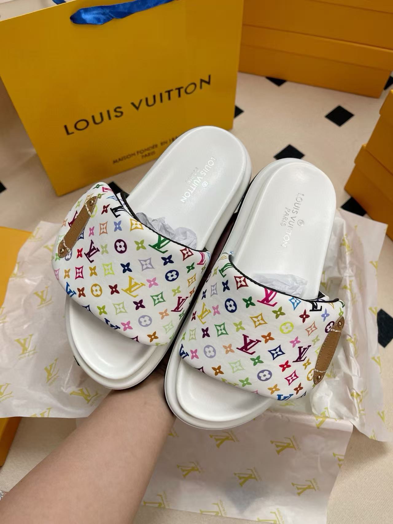 LVプリントのブレッドスリッパ【50％割引+送料無料】